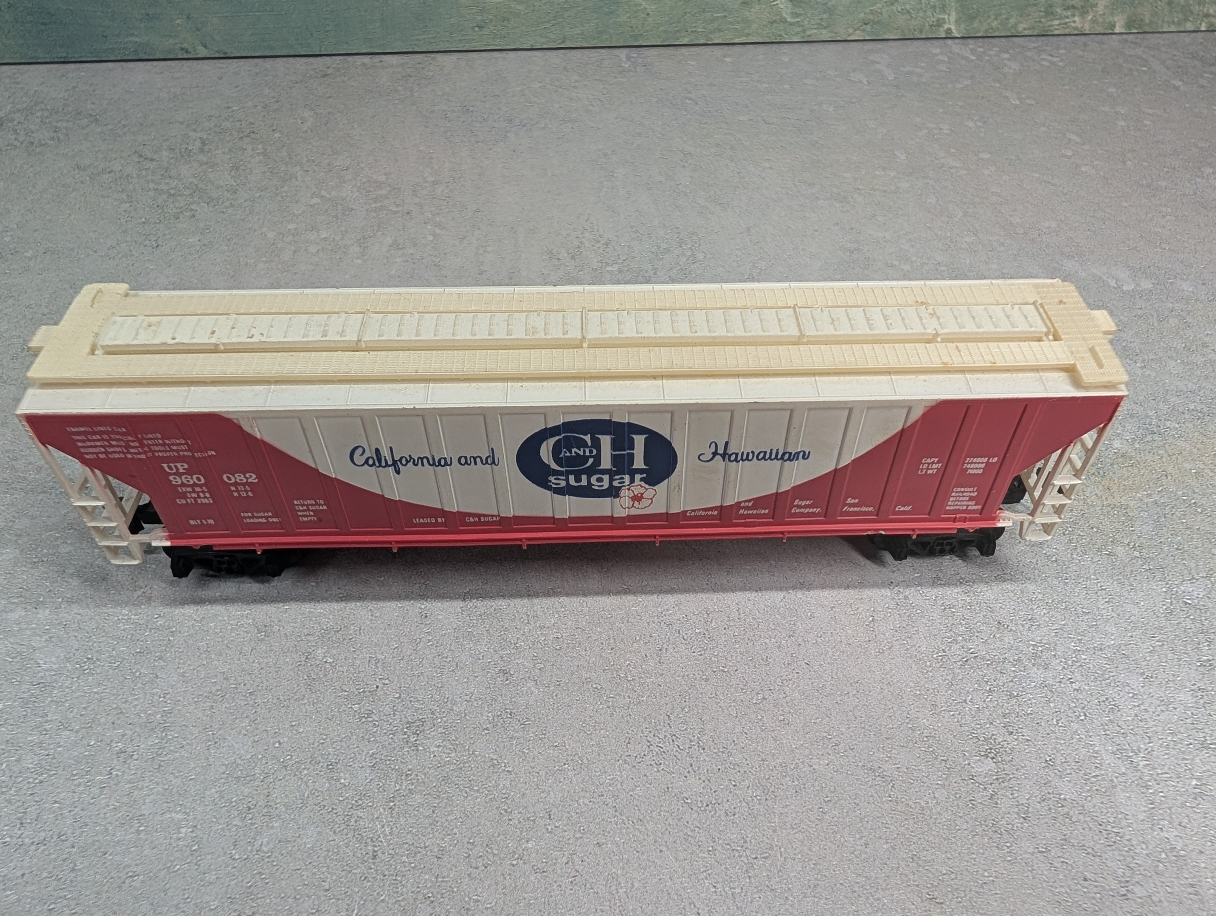 USED Tyco HO Scale Covered Hopper C & H Sugar UP #960082