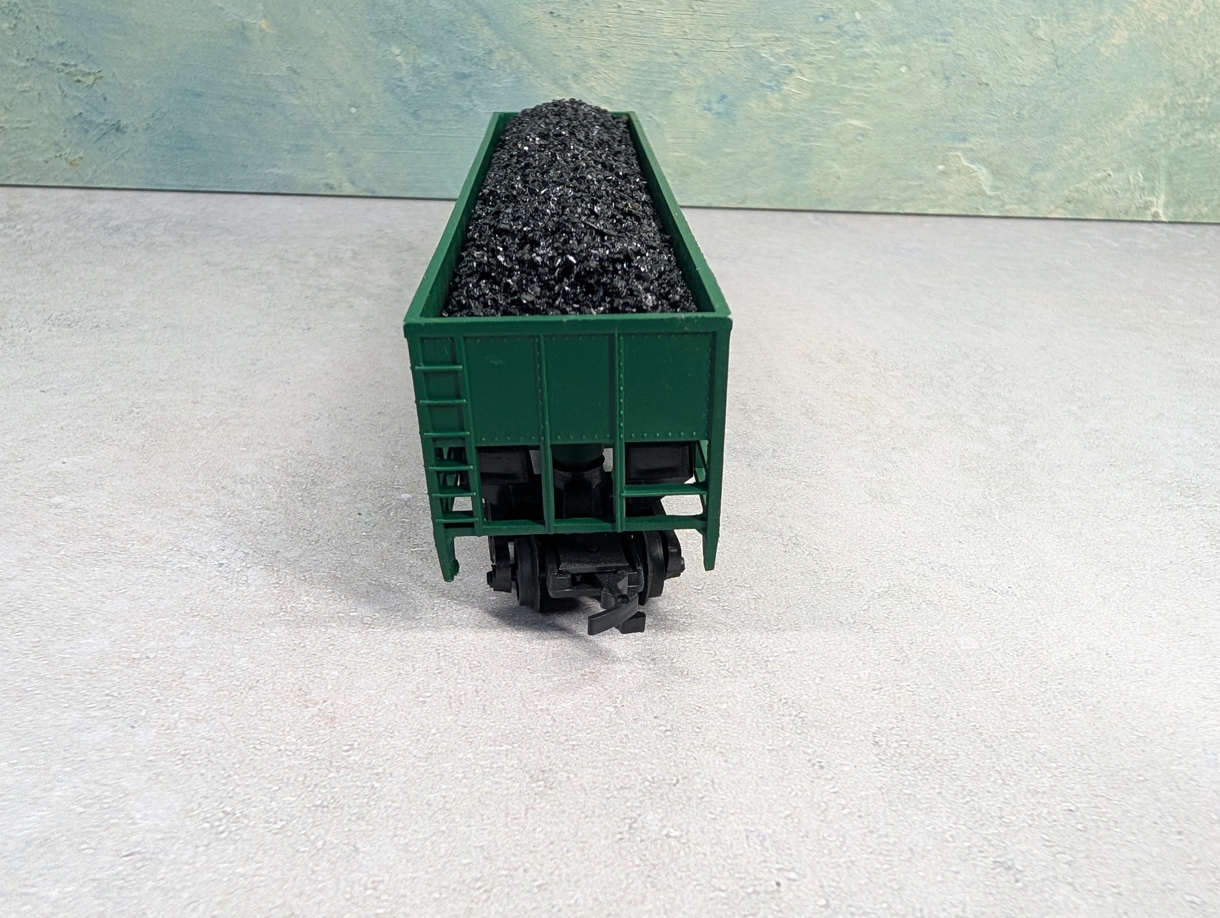 USED HO Scale 50' 4 Bay Open Hopper w/ Coal Load MKT #236758