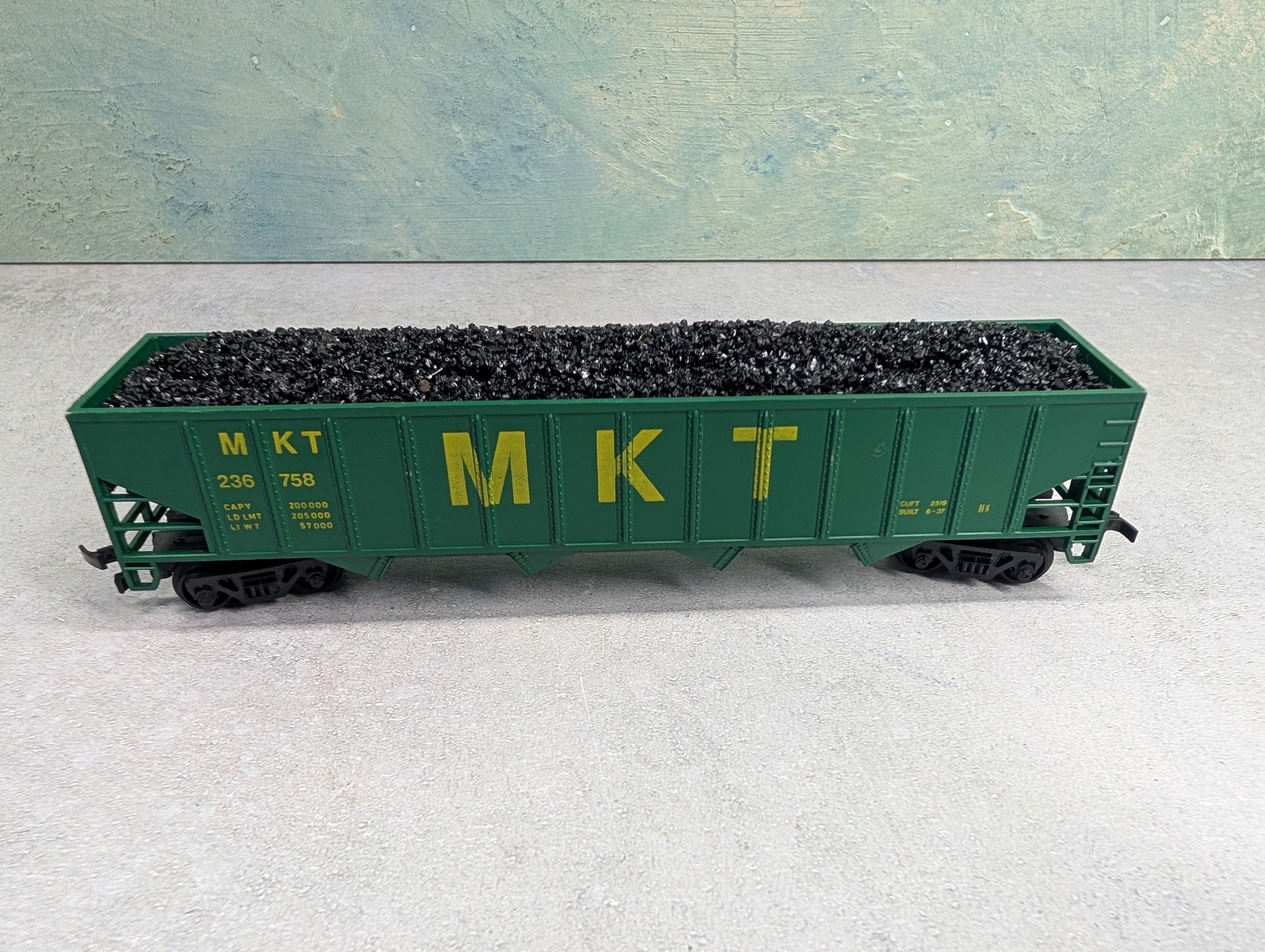 USED HO Scale 50' 4 Bay Open Hopper w/ Coal Load MKT #236758