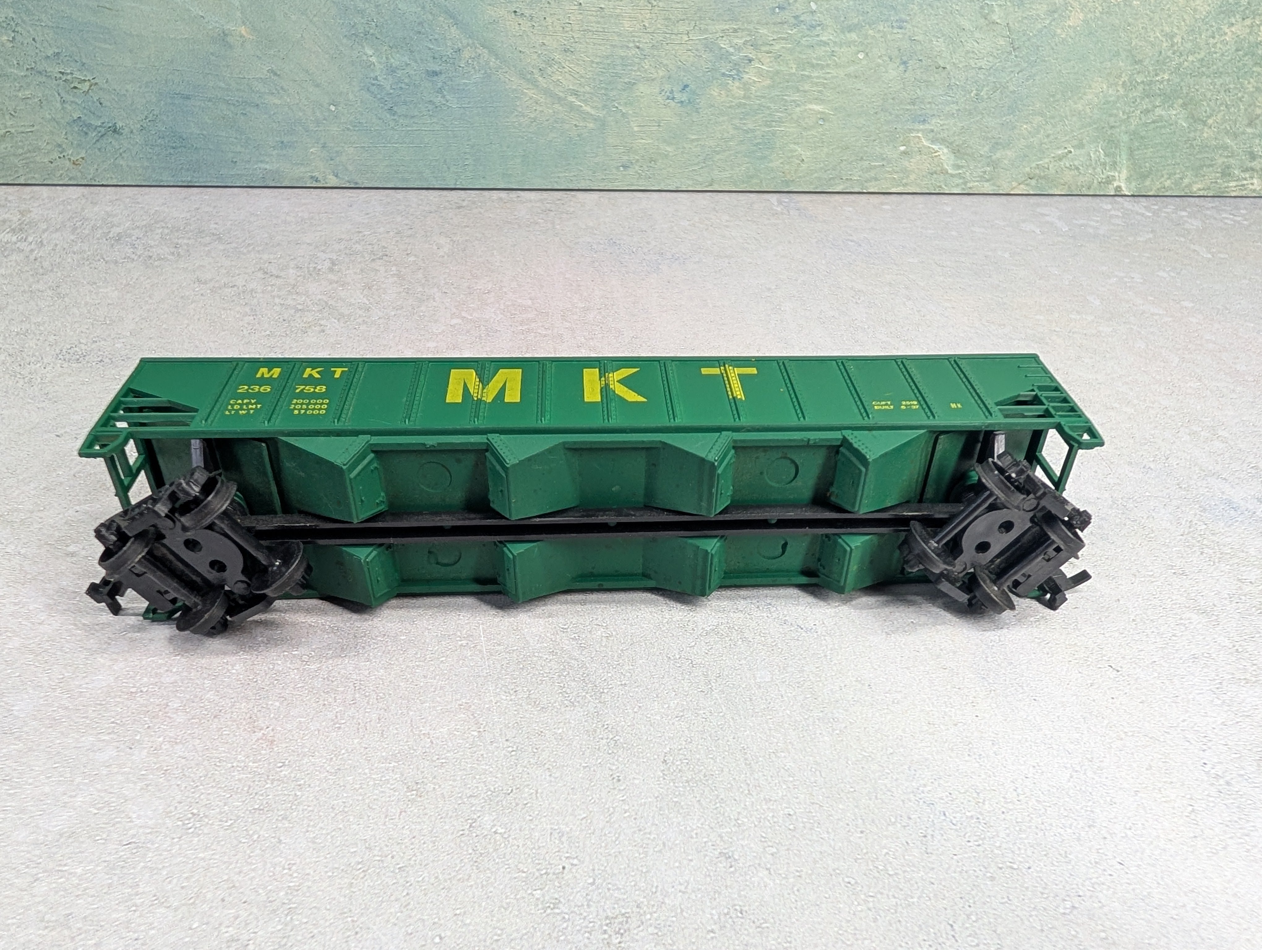 USED HO Scale 50' 4 Bay Open Hopper w/ Coal Load MKT #236758