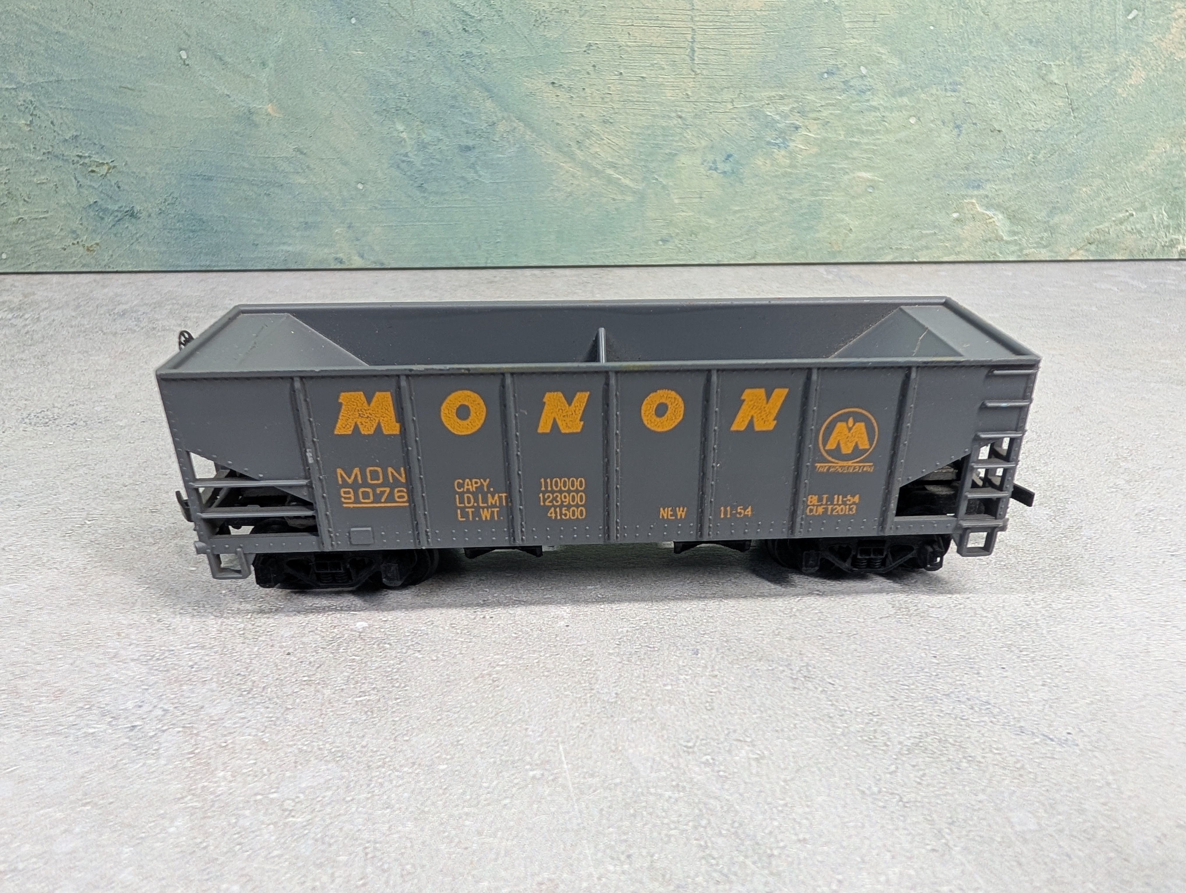 USED Tyco HO Scale Operating Hopper Monon MON #9076