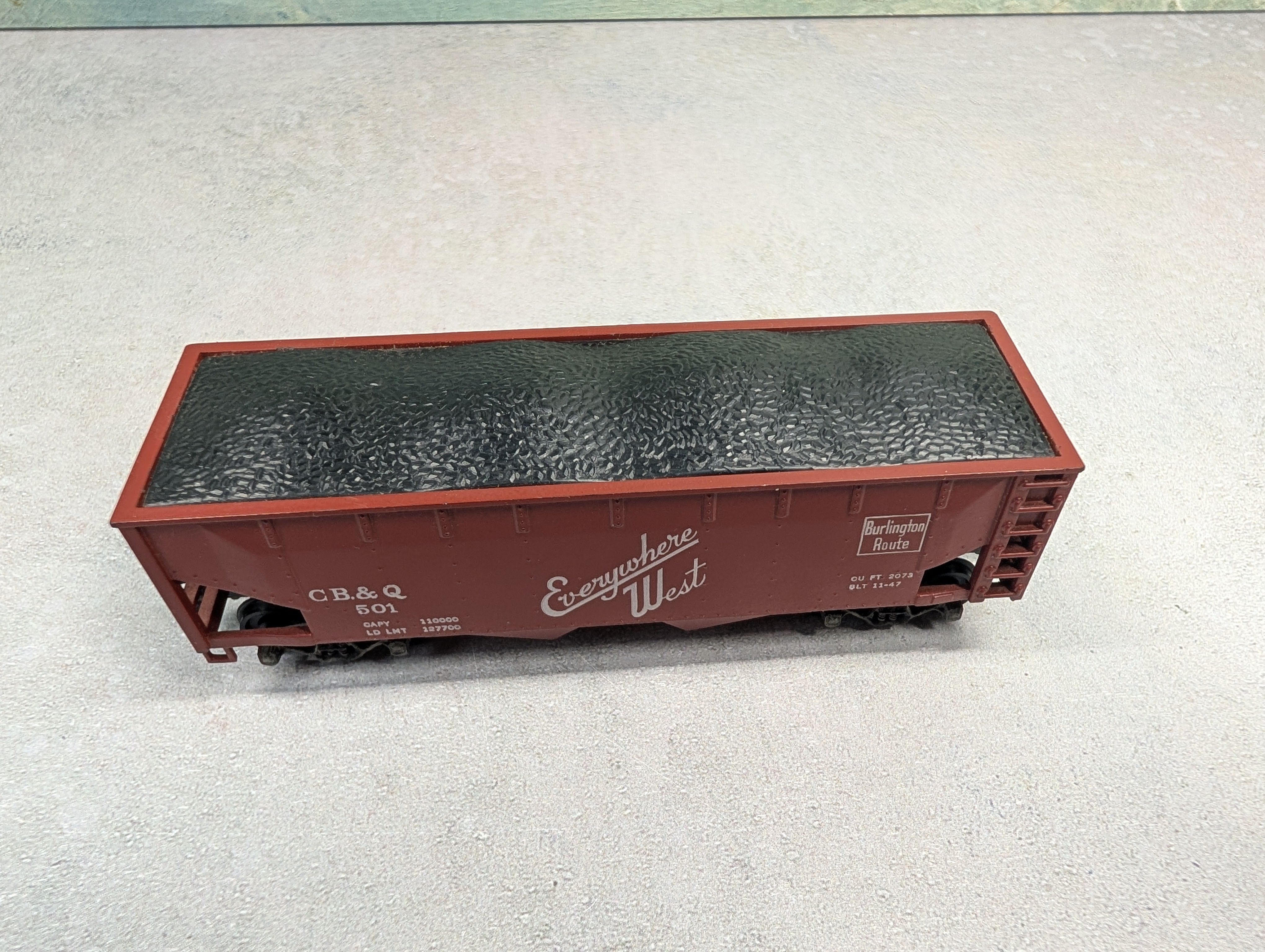 USED Gilbert HO Scale 2 Bay Hopper w/ Coal Load CB&Q #501