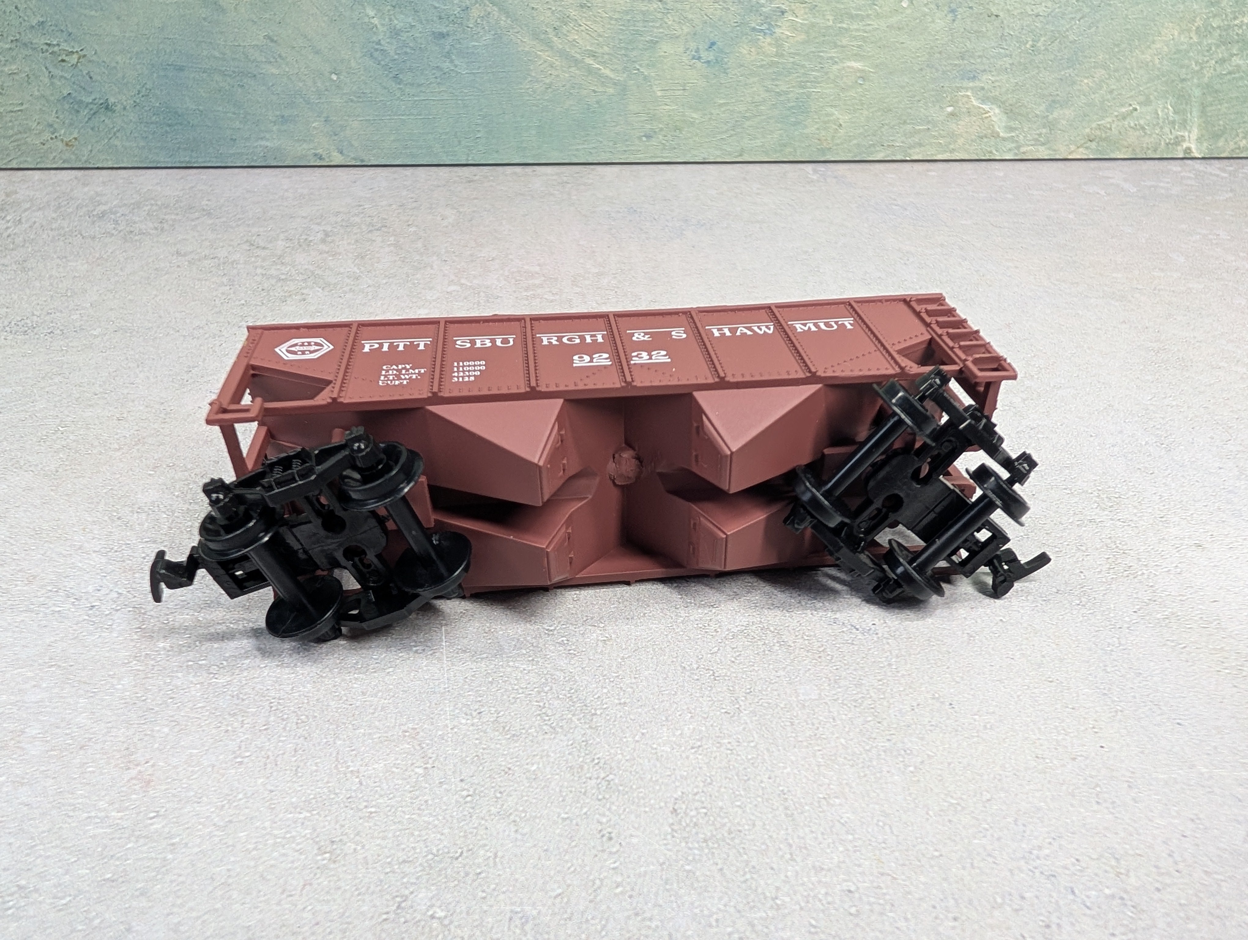 USED HO Scale 2 Bay Open Hopper Pittsburg and Shawmut #9232