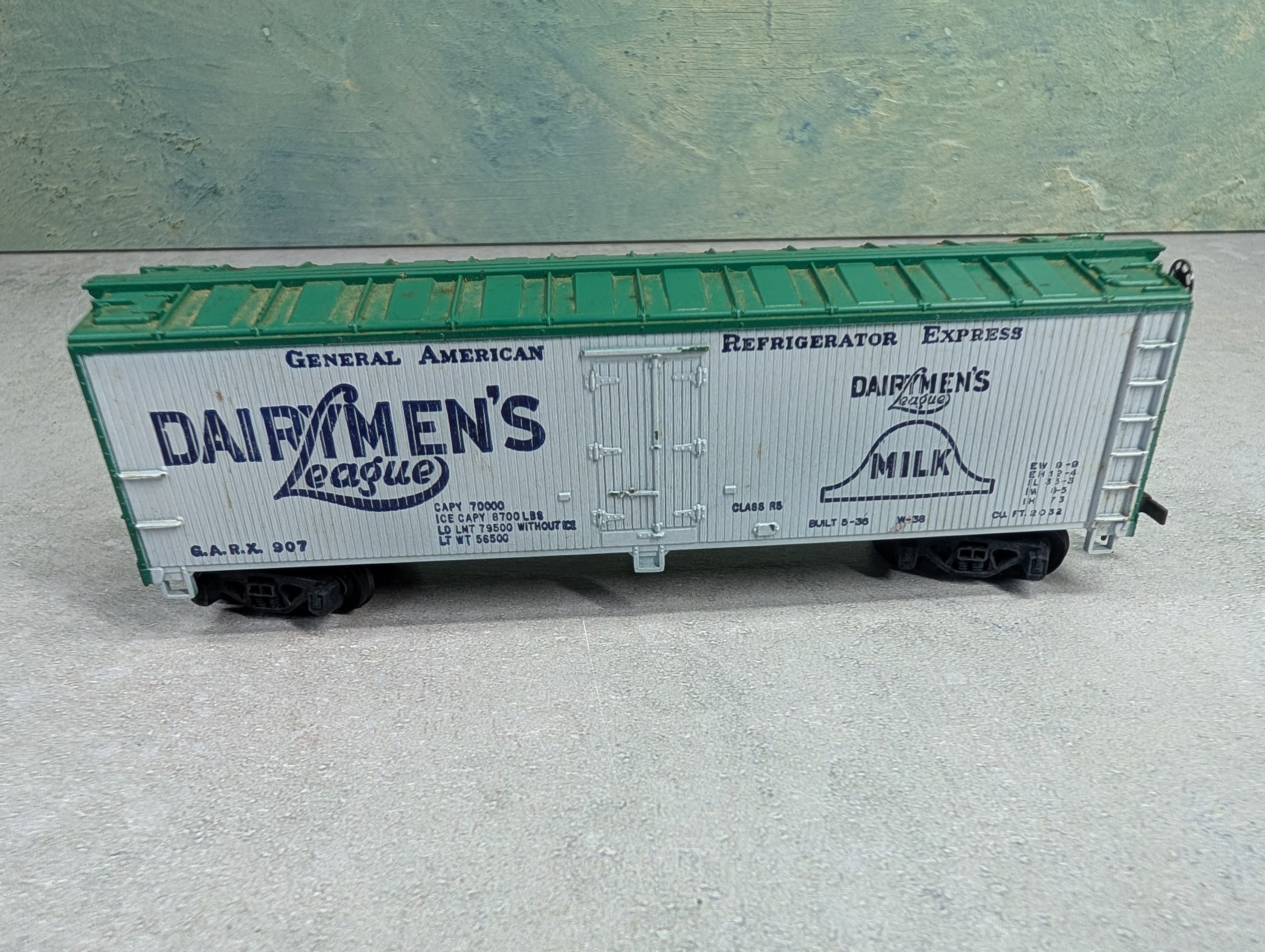 USED Mantua HO Scale 40' Wooden Reefer Box Car Dairymen's League GARX #907