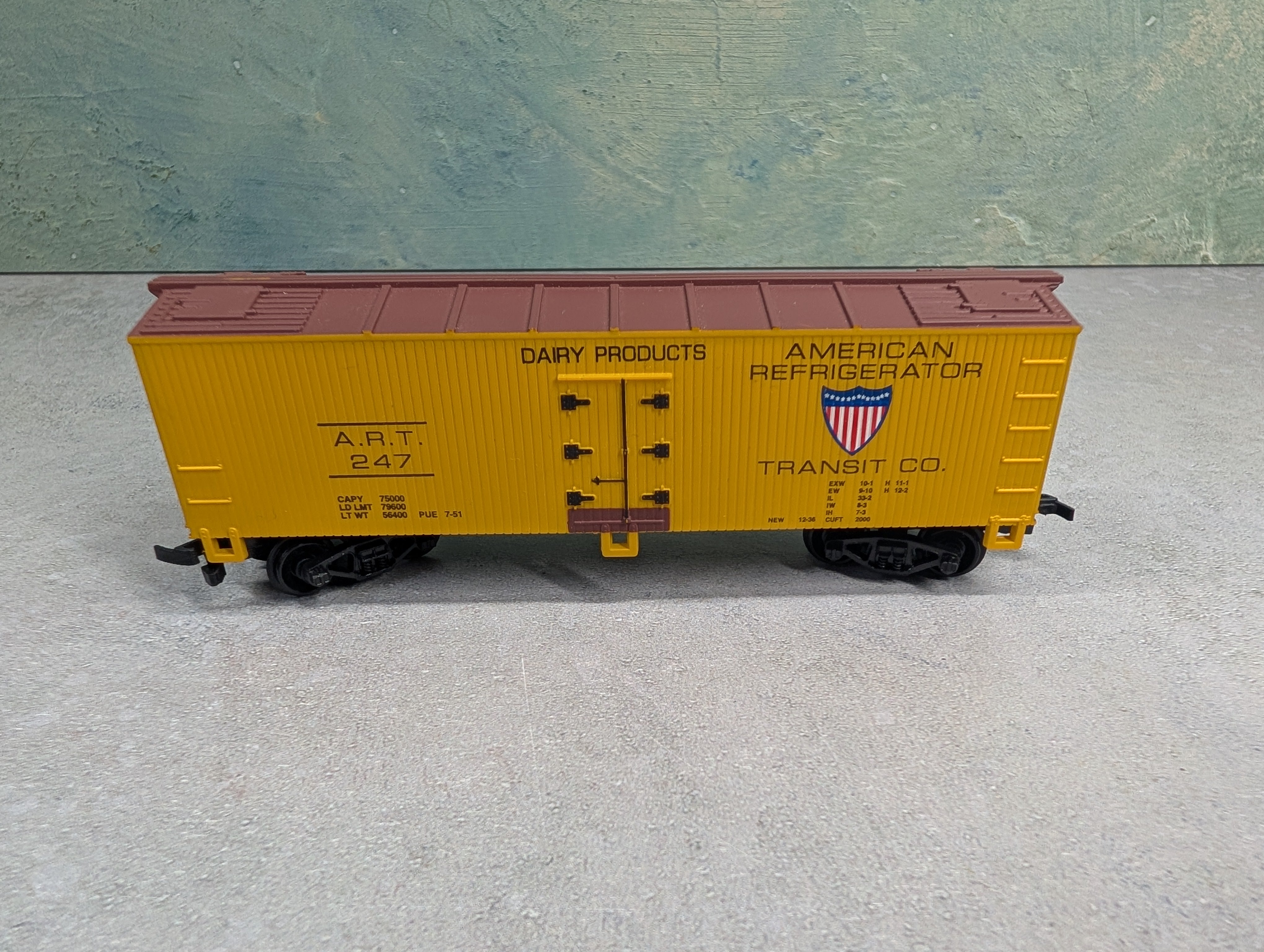 USED Life-Like HO Scale 38' Reefer Box Car American Refrigerator Transit ART #247