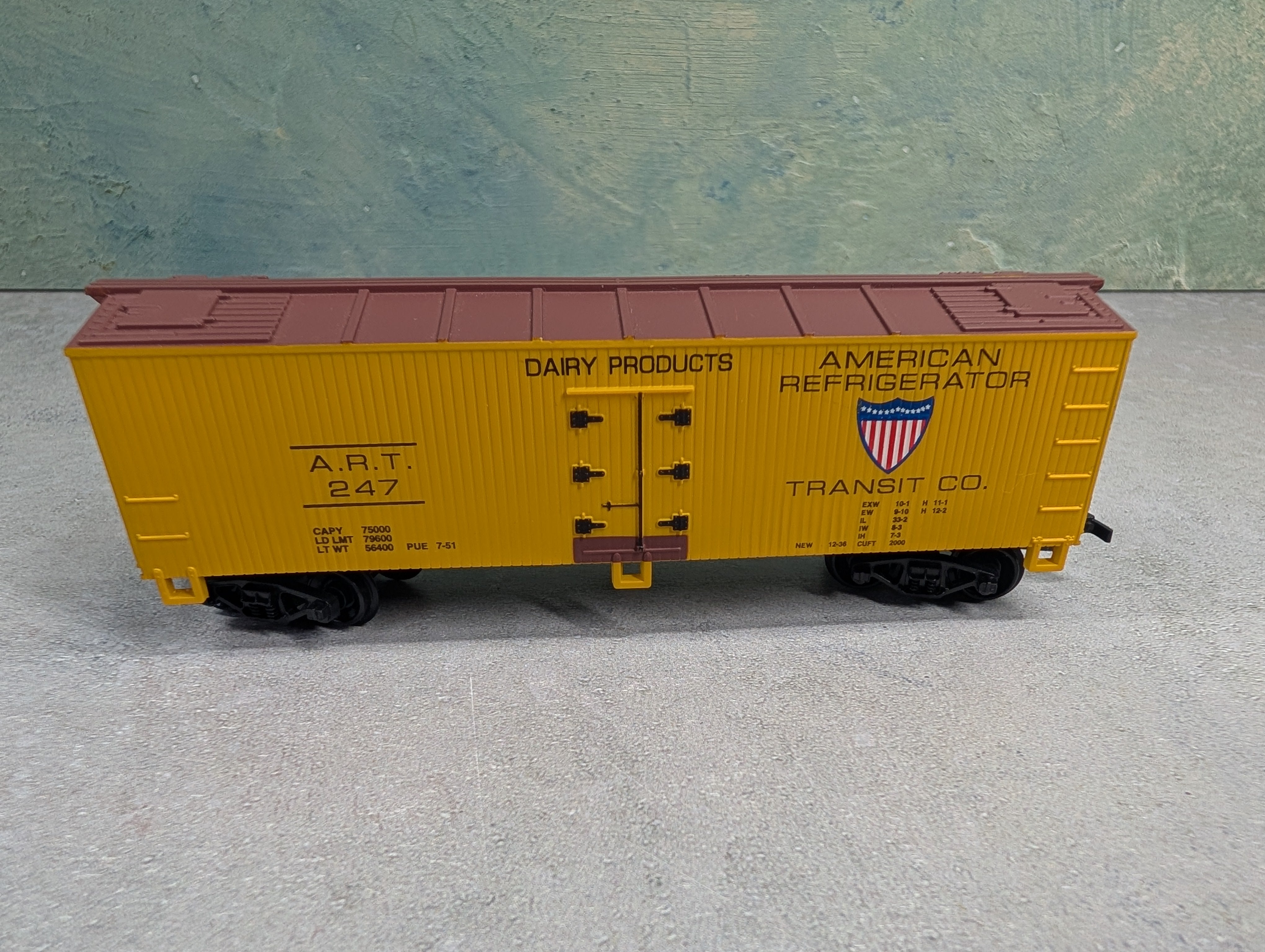 USED Life-Like HO Scale 38' Reefer Box Car American Refrigerator Transit ART #247