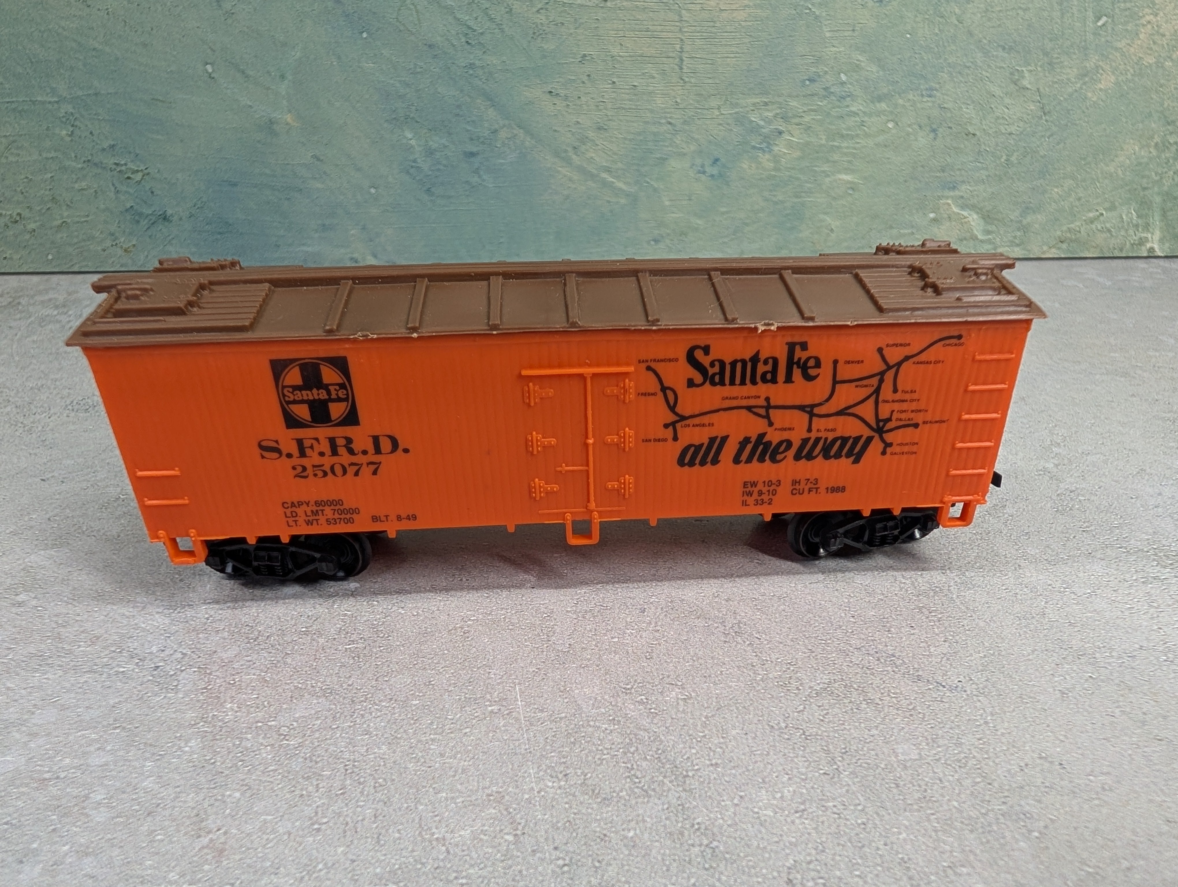 USED Life-Like HO Scale 38' Reefer Box Car Santa Fe SFRD #25077