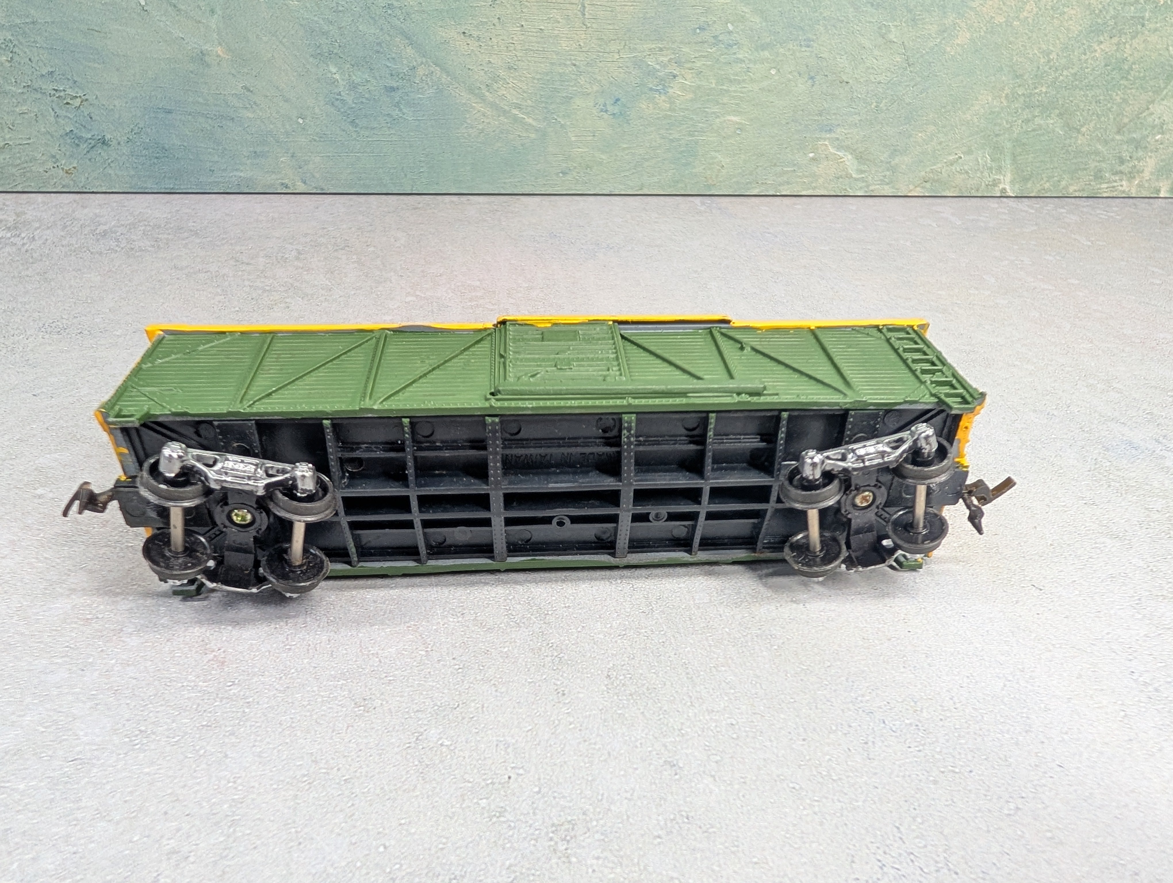 USED Varney HO Scale 42' Box Car Green & Yellow Custom Paint