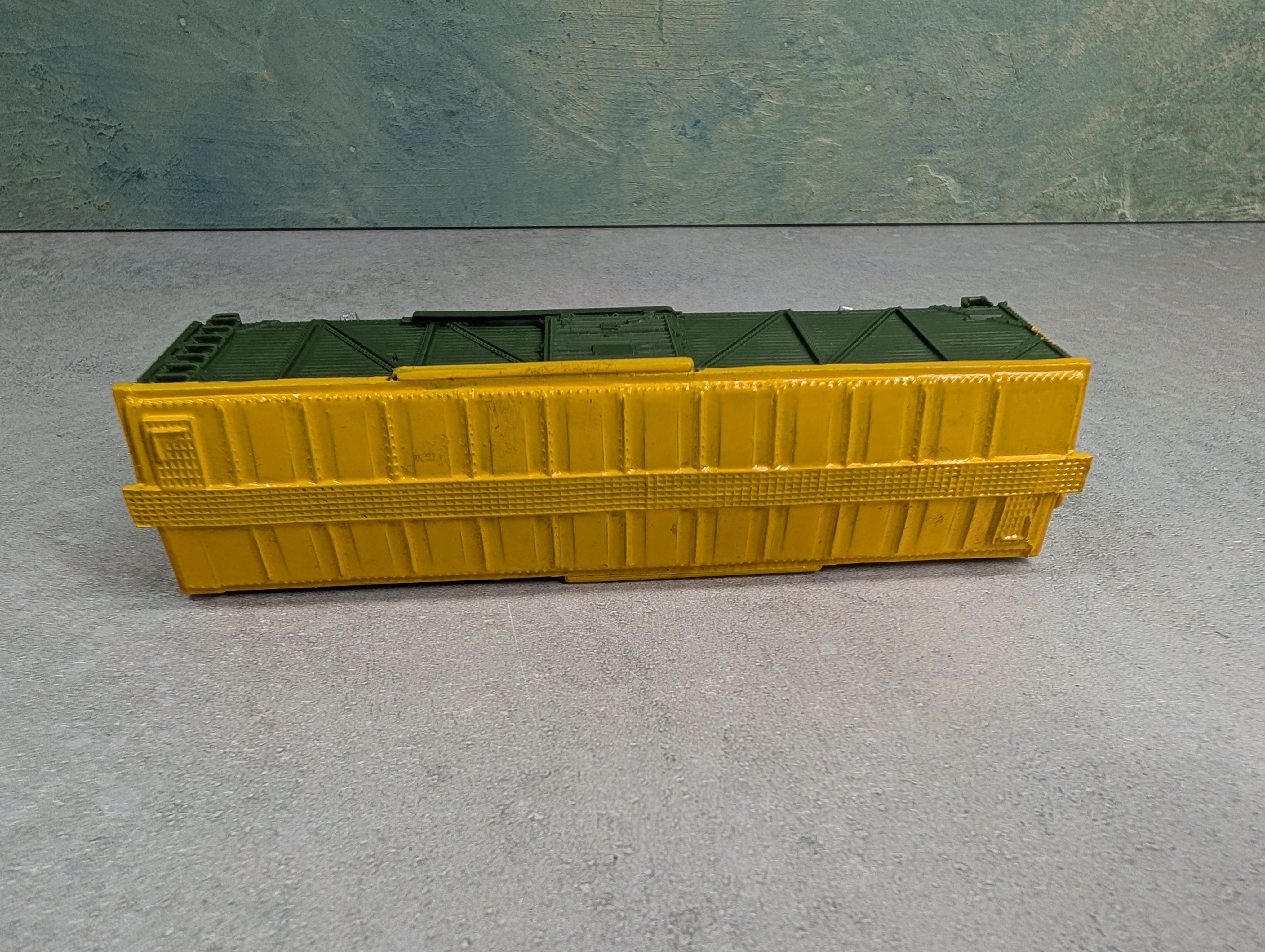 USED Varney HO Scale 42' Box Car Green & Yellow Custom Paint