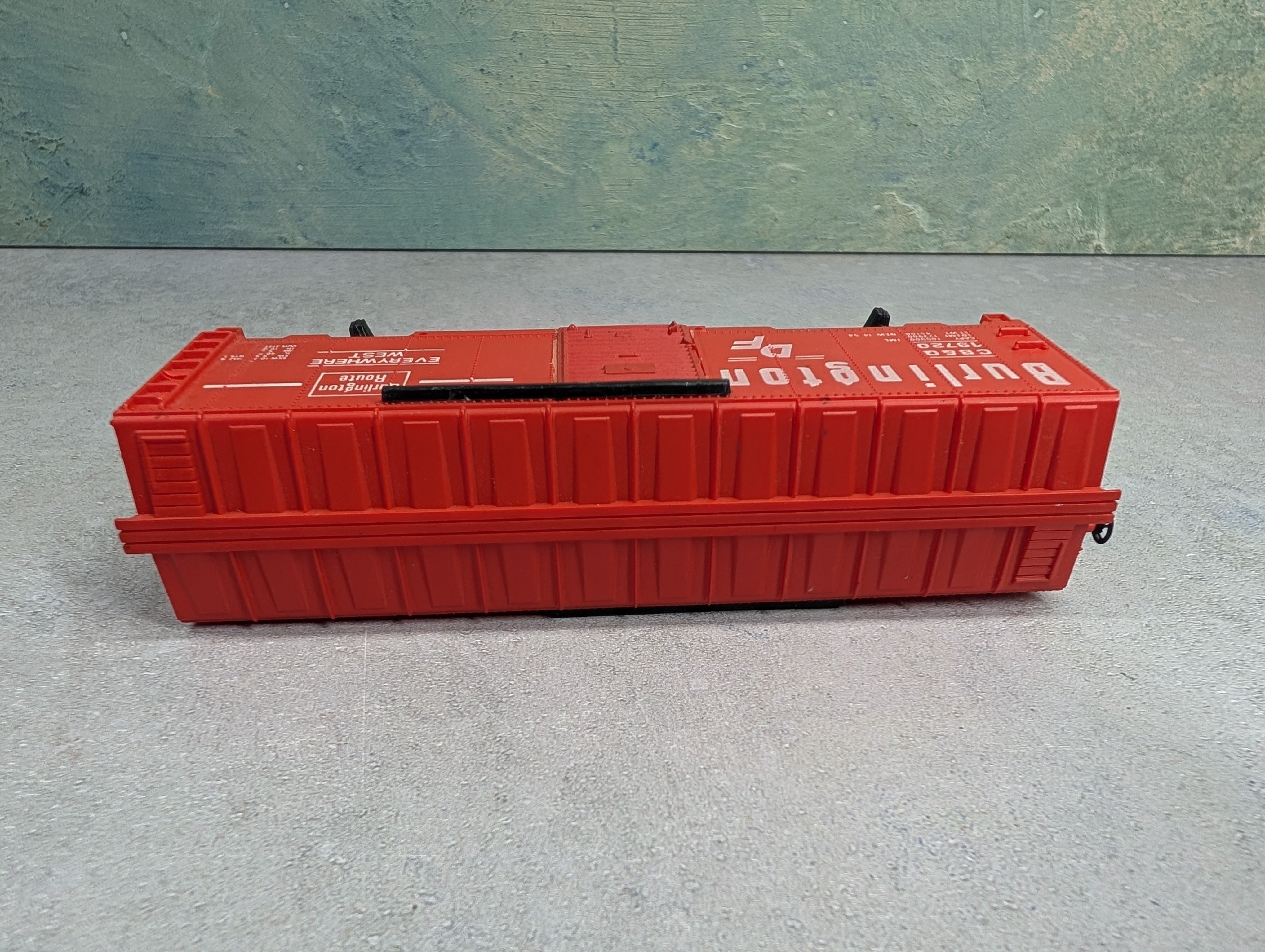 USED Tyco HO Scale 40' Box Car Burlington CB&Q #19720