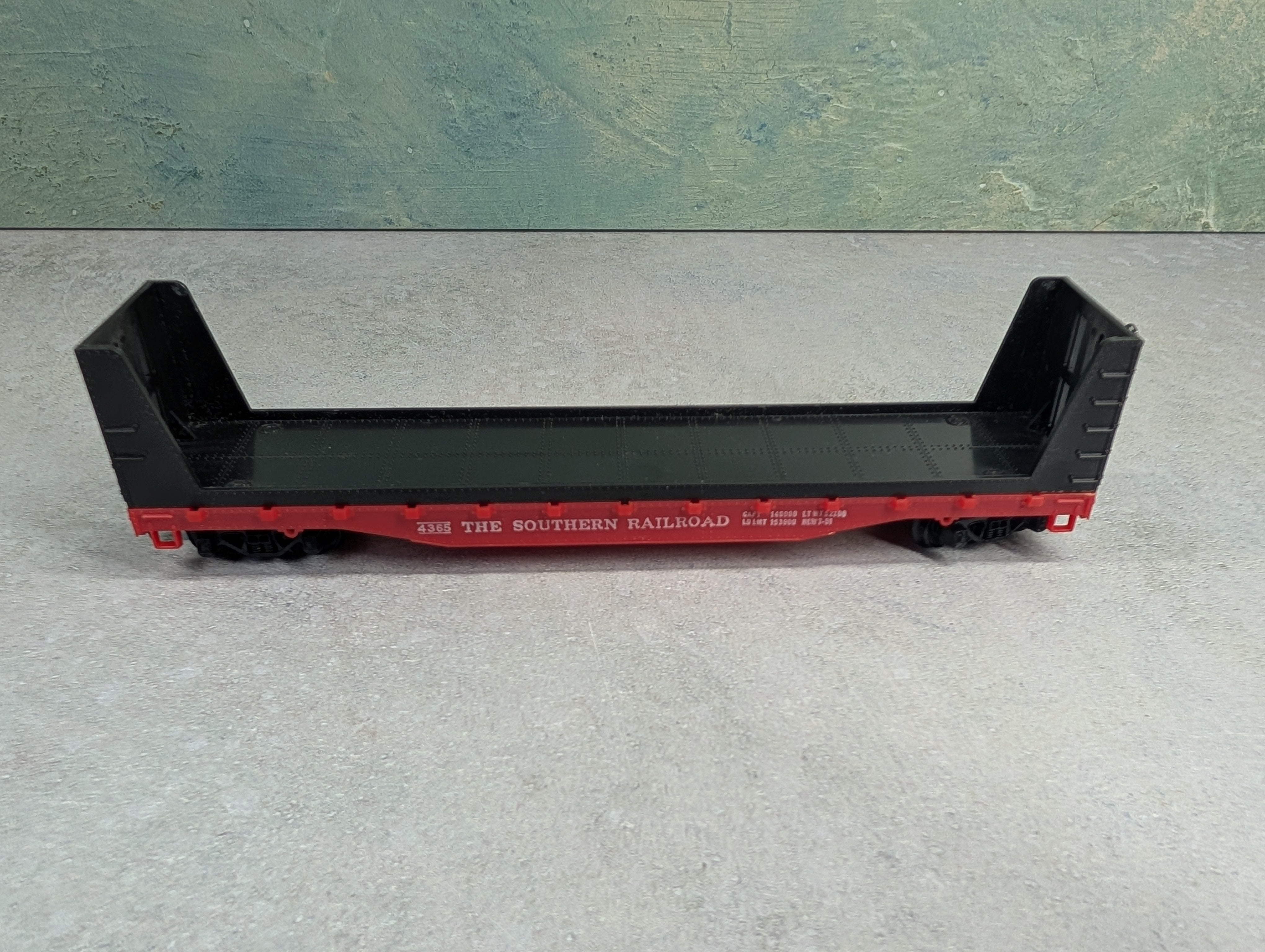 USED Tyco HO Scale 50' Bulkhead Flat Car Southern #4365
