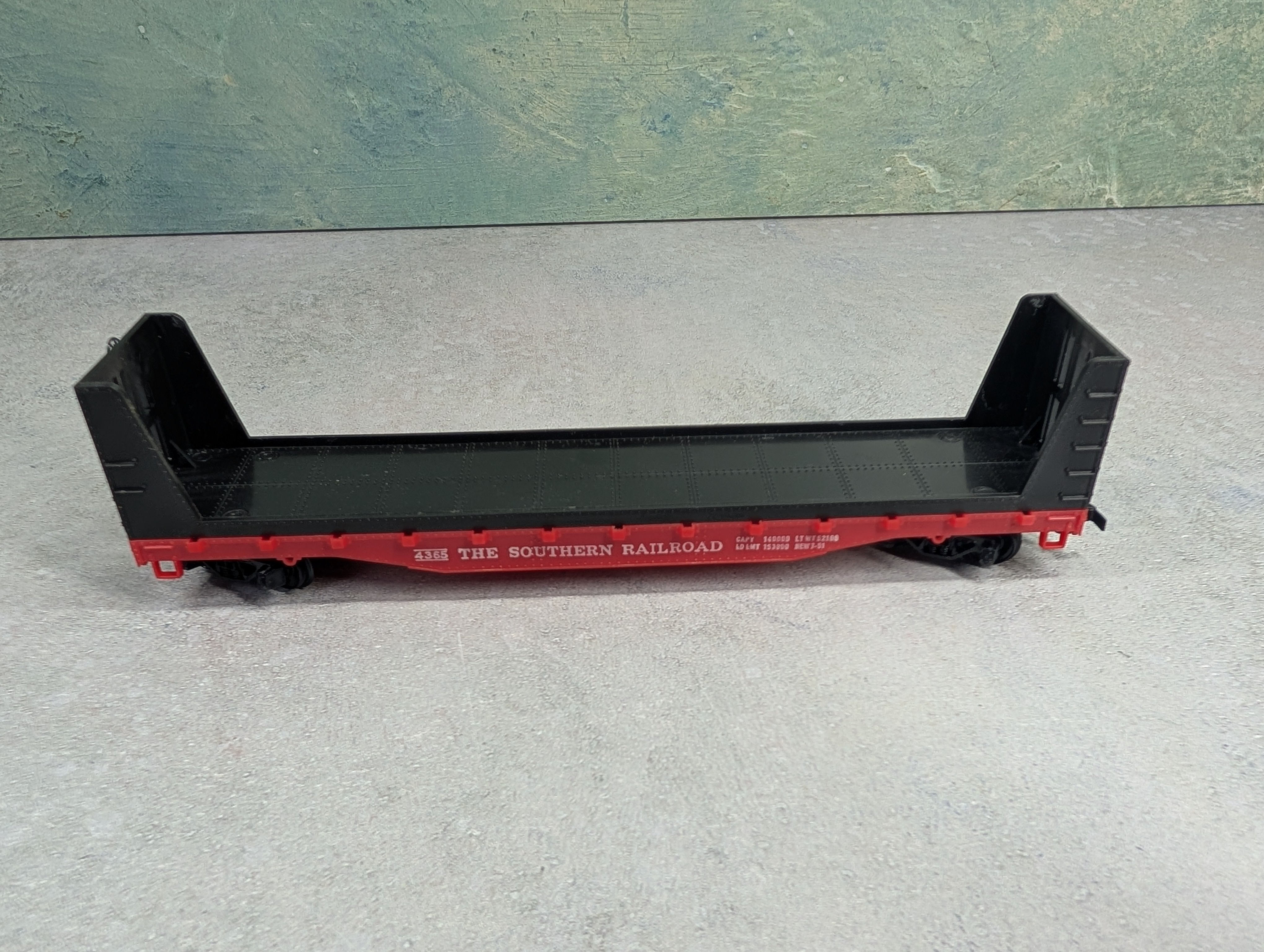 USED Tyco HO Scale 50' Bulkhead Flat Car Southern #4365