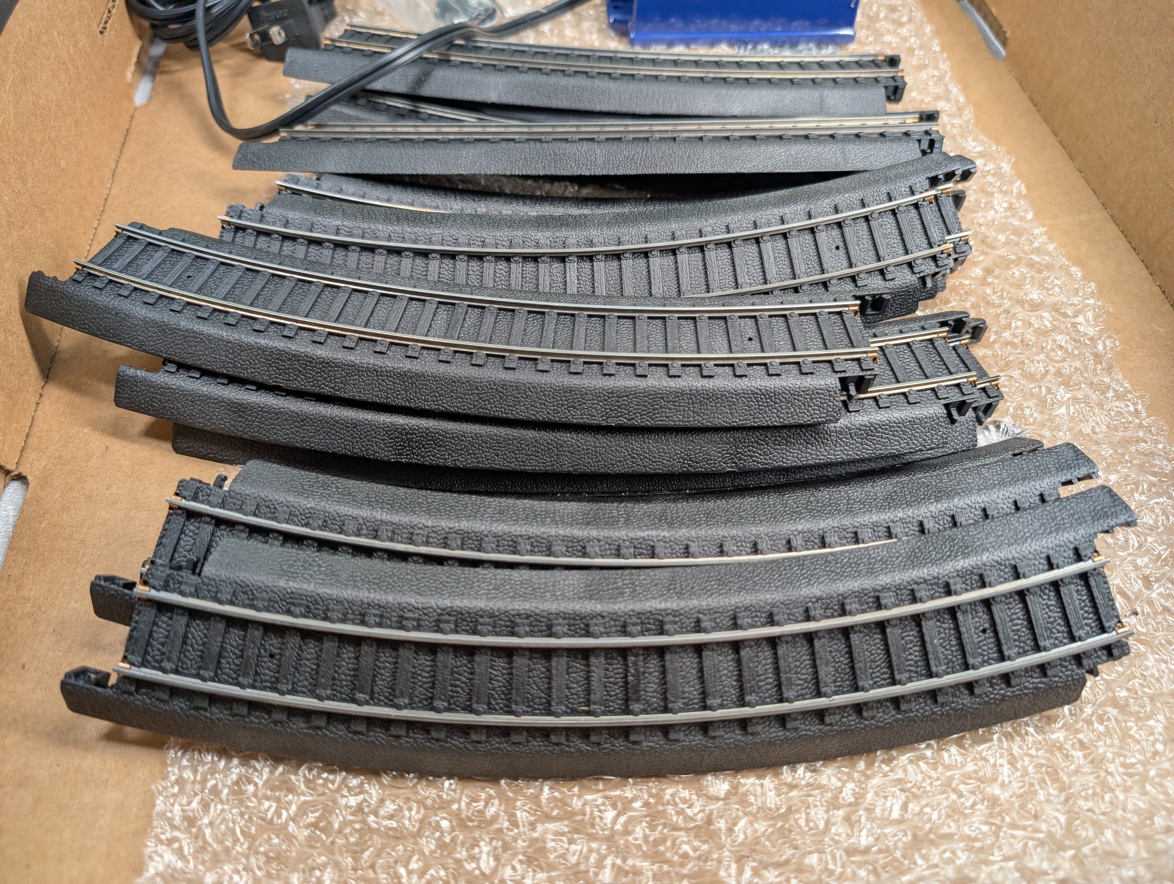 USED Life-Like HO Scale Power-Loc Black Track 18" Circle w/ Transformer (Starter Set)