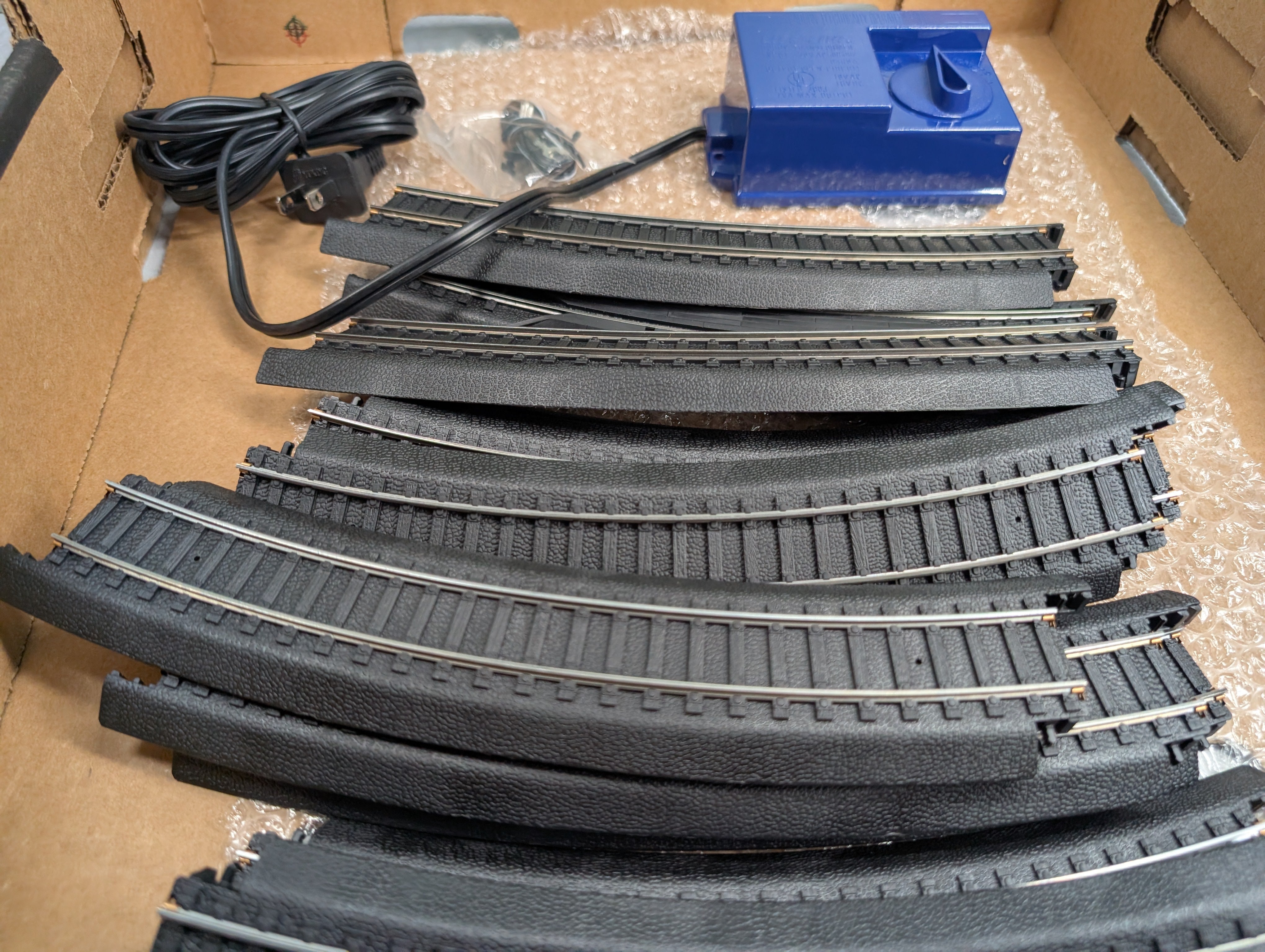 USED Life-Like HO Scale Power-Loc Black Track 18" Circle w/ Transformer (Starter Set)