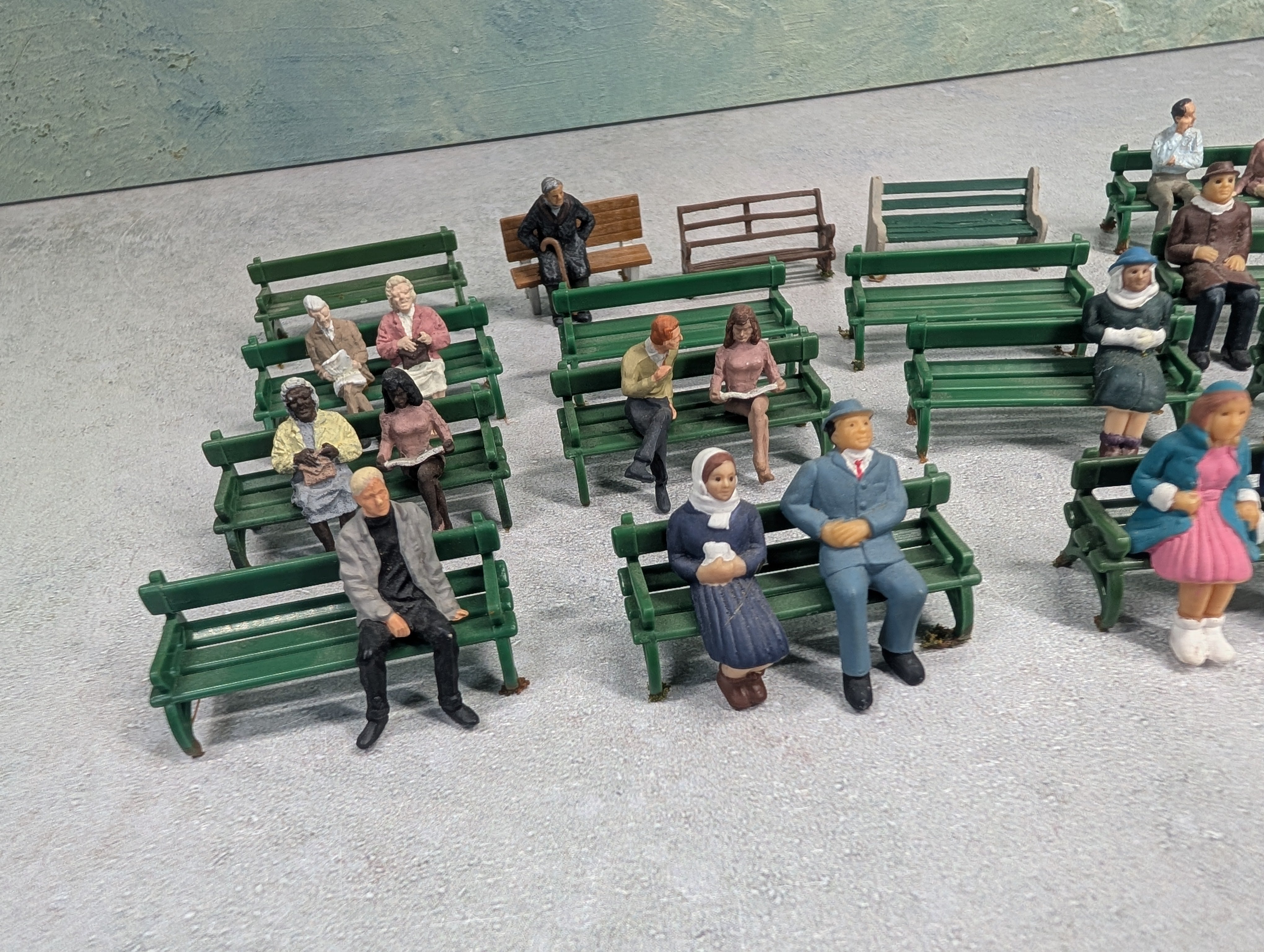 USED O Lot of Park Benches w/ People (20 pcs)