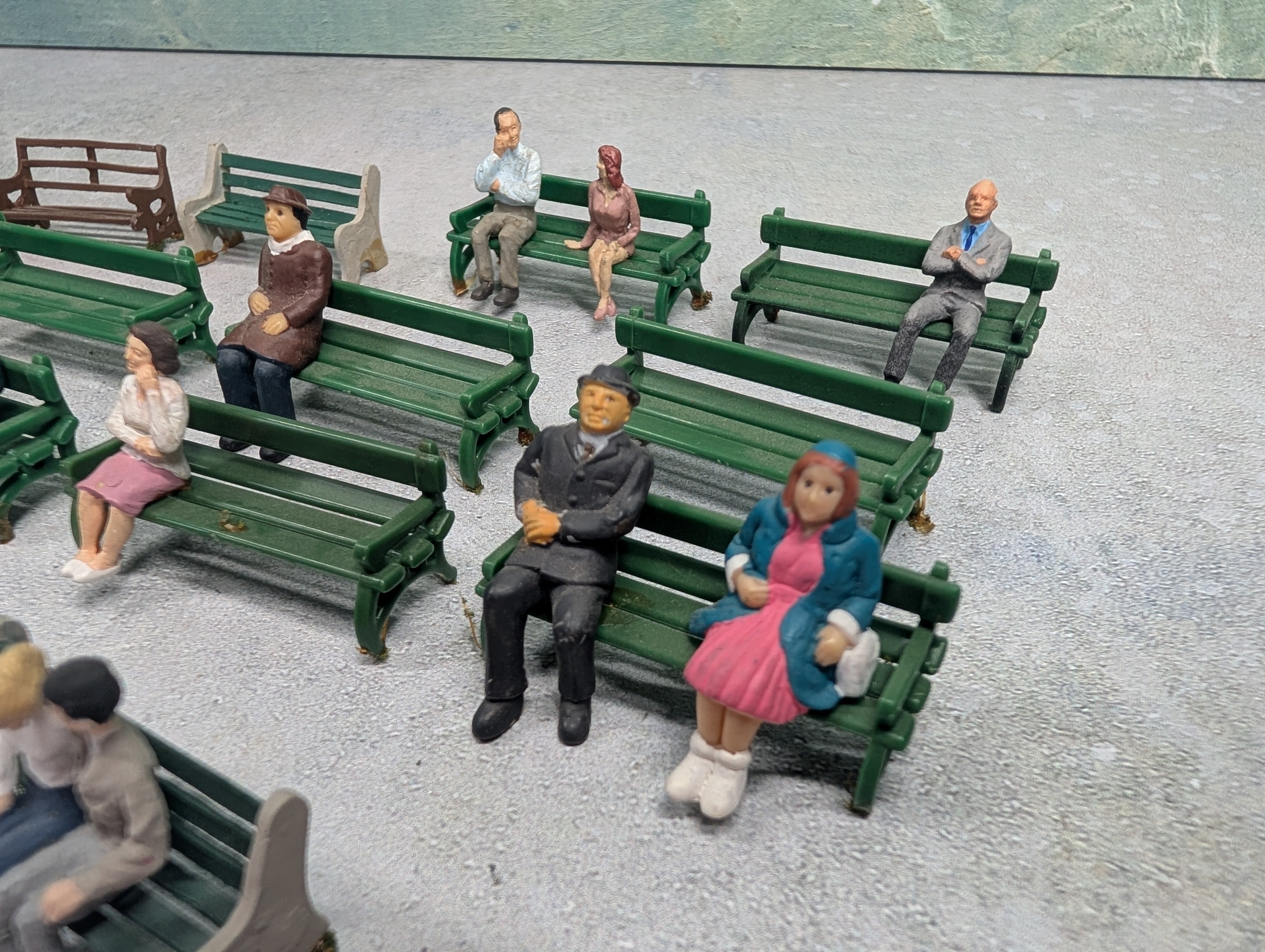 USED O Lot of Park Benches w/ People (20 pcs)