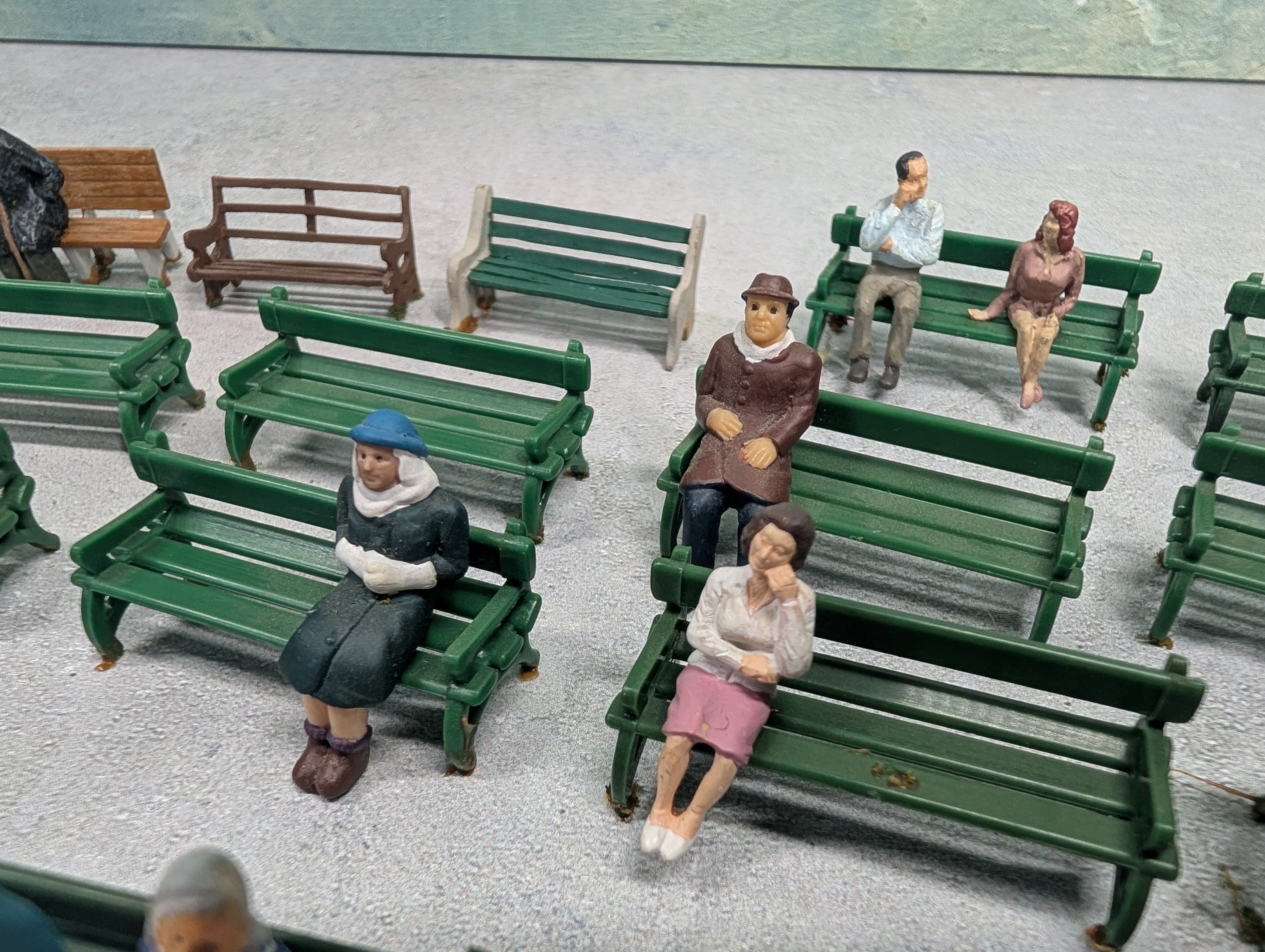 USED O Lot of Park Benches w/ People (20 pcs)