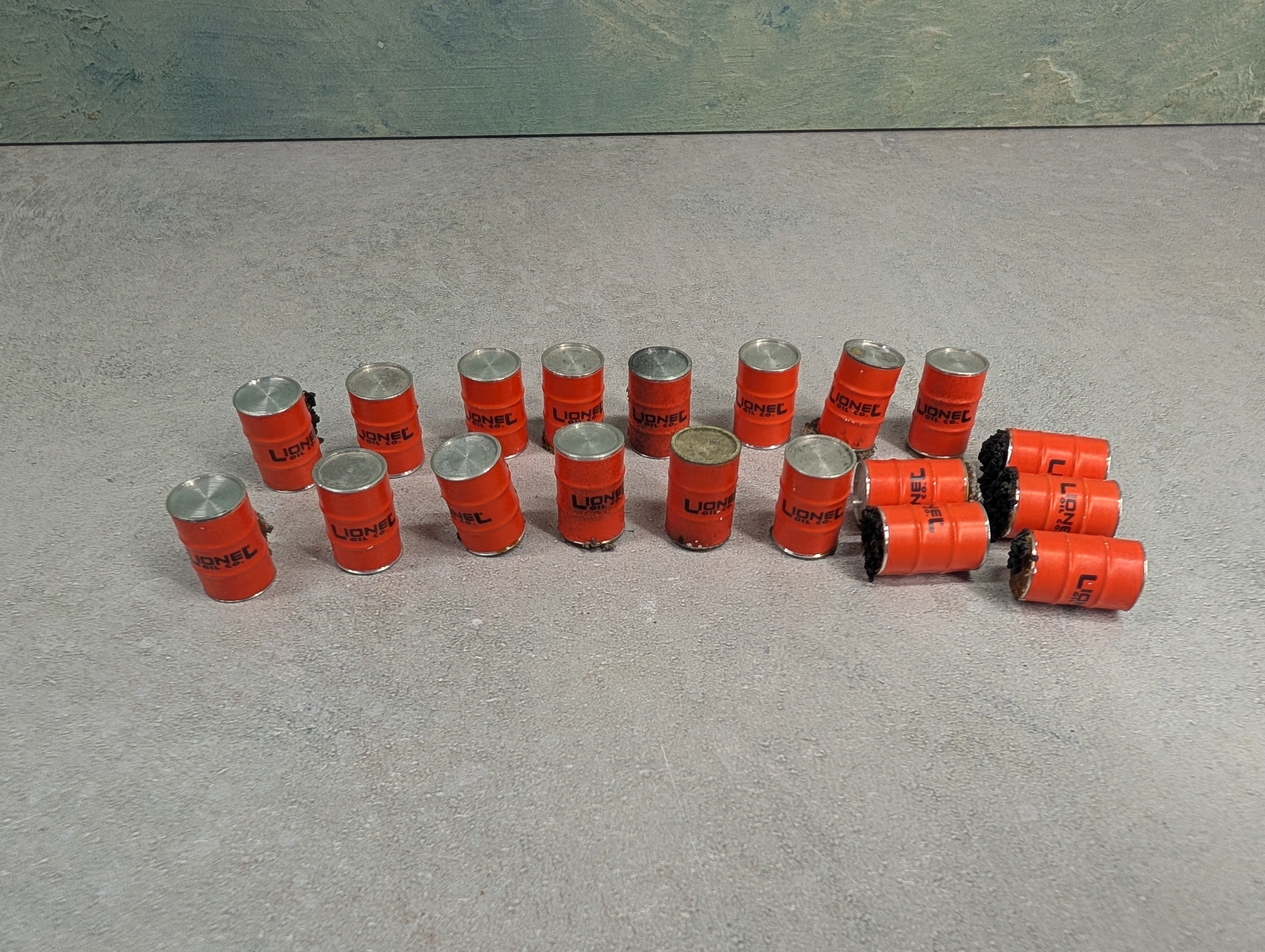 USED O Lot of Orange Lionel Oil Drums (19 pcs)