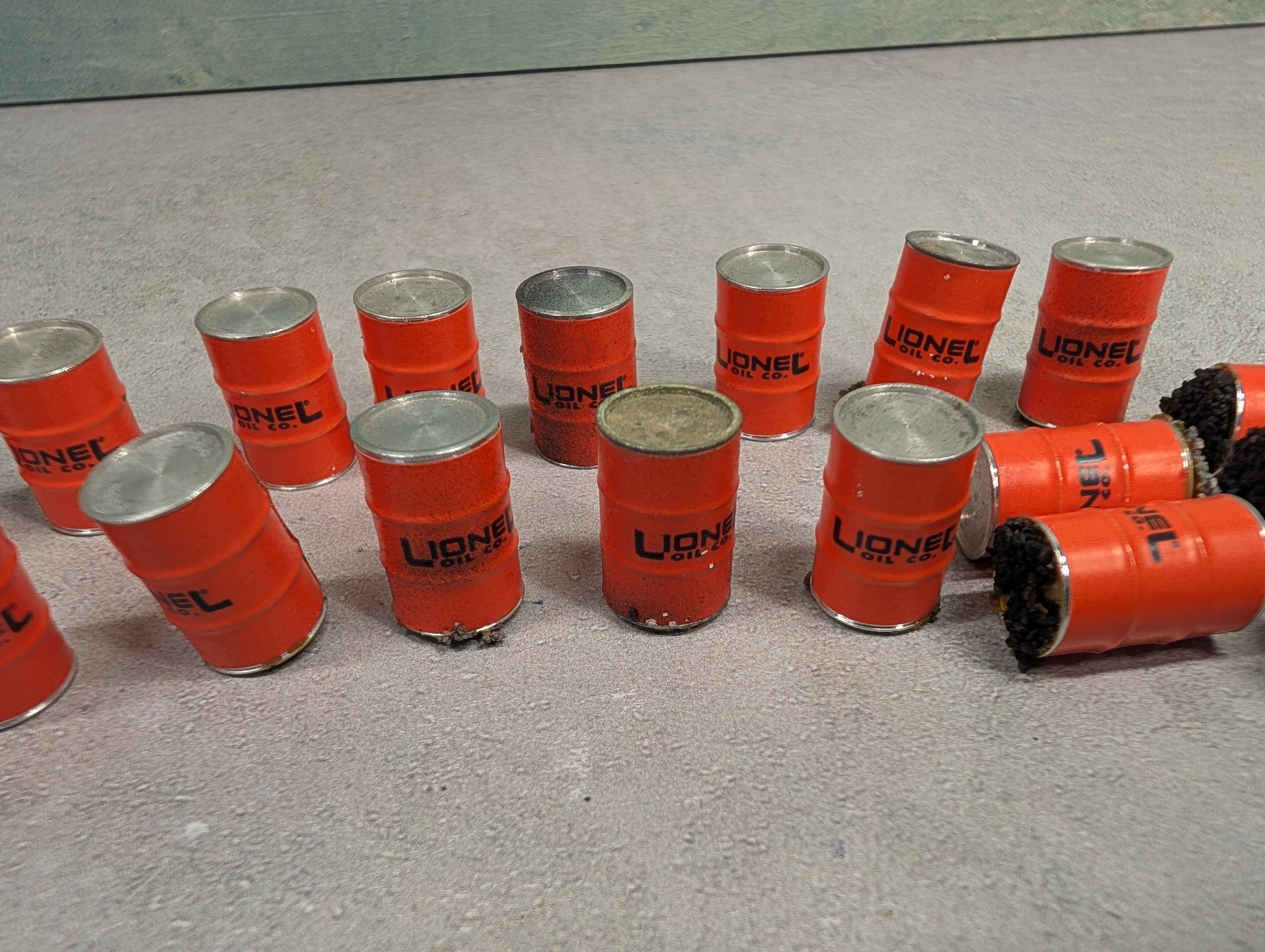 USED O Lot of Orange Lionel Oil Drums (19 pcs)