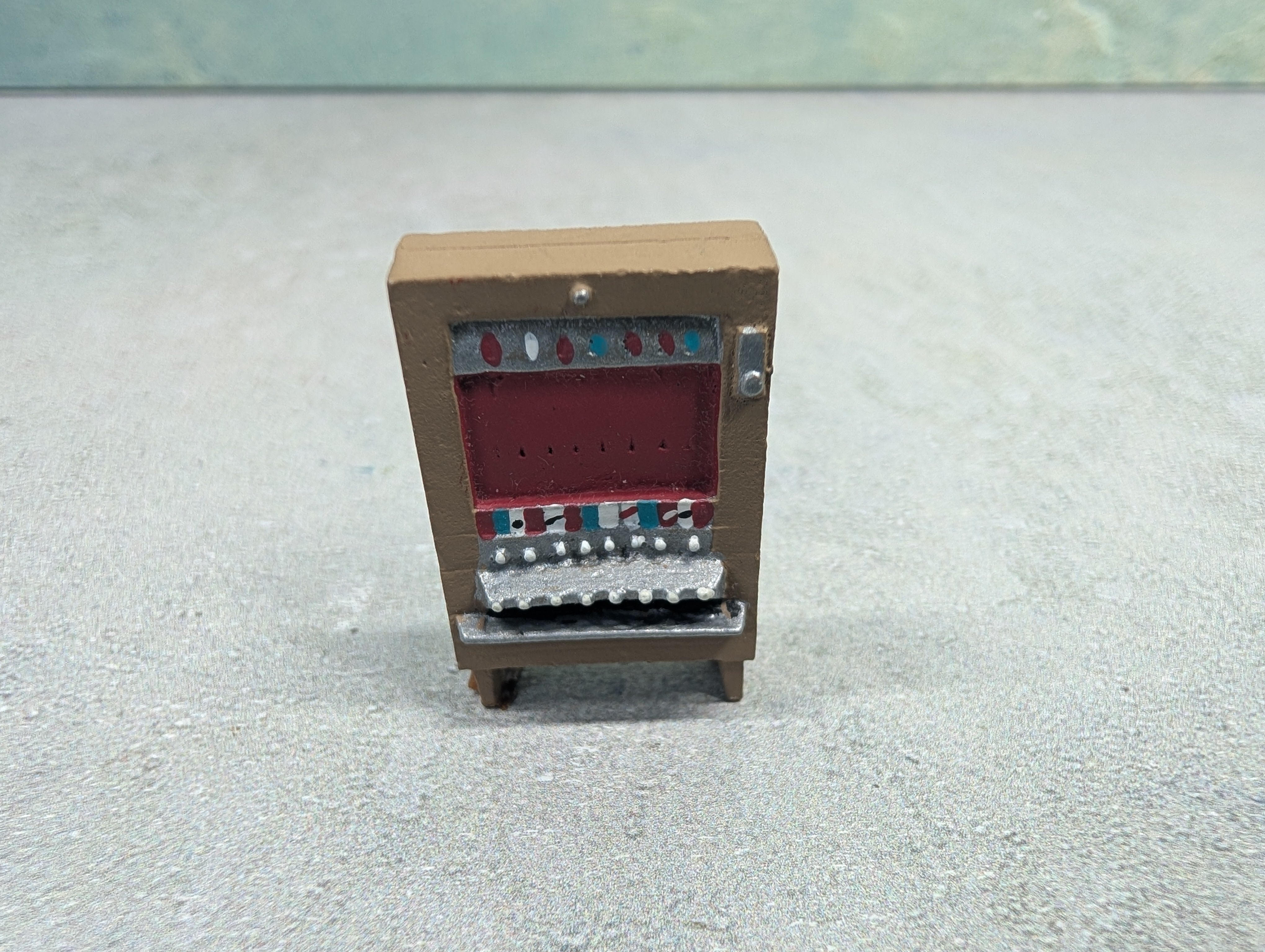 USED Arttista O Cigarette Vending Machine