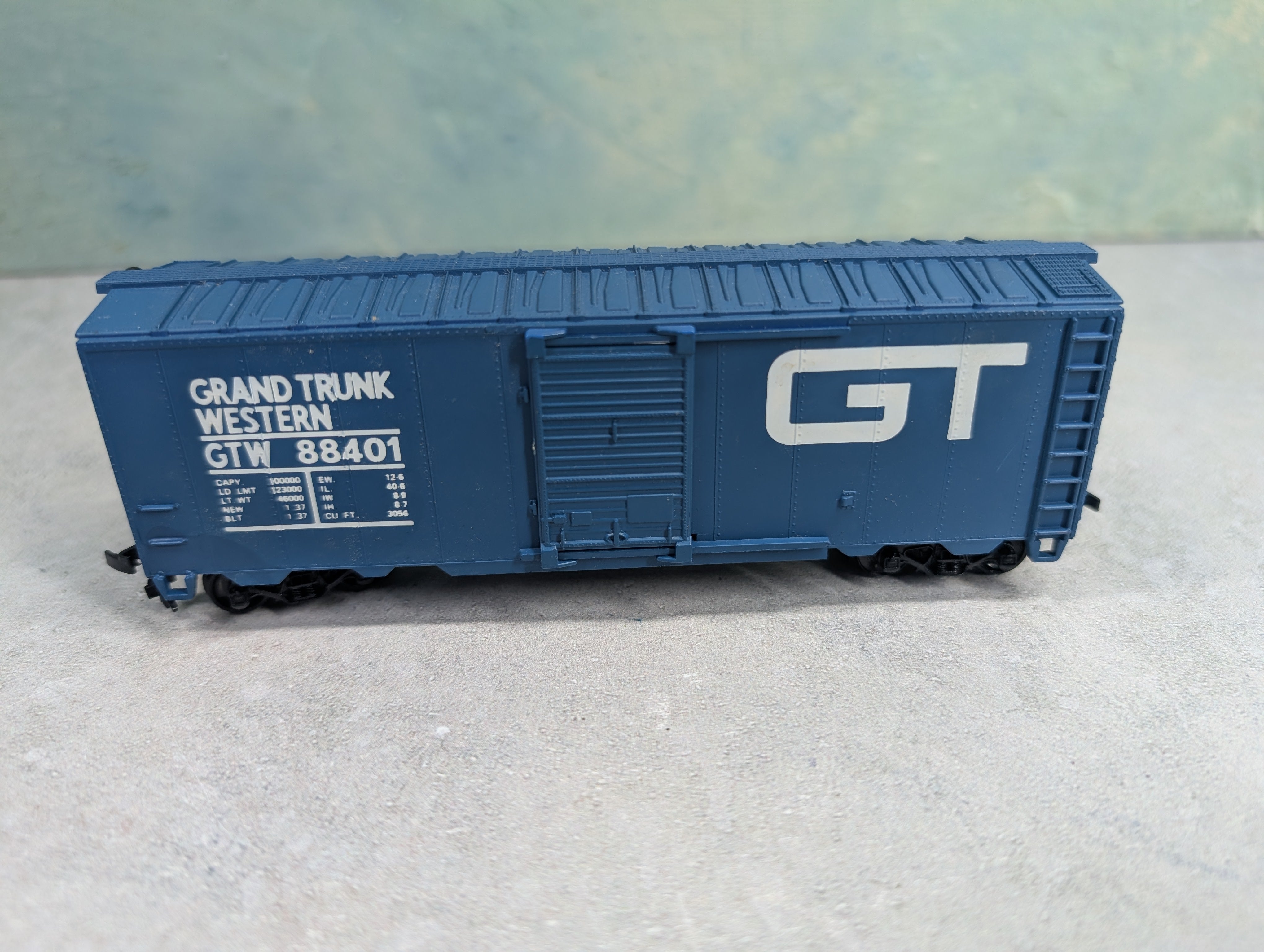 USED Lionel HO Scale 40' Box Car Grand Trunk Western GTW #88401