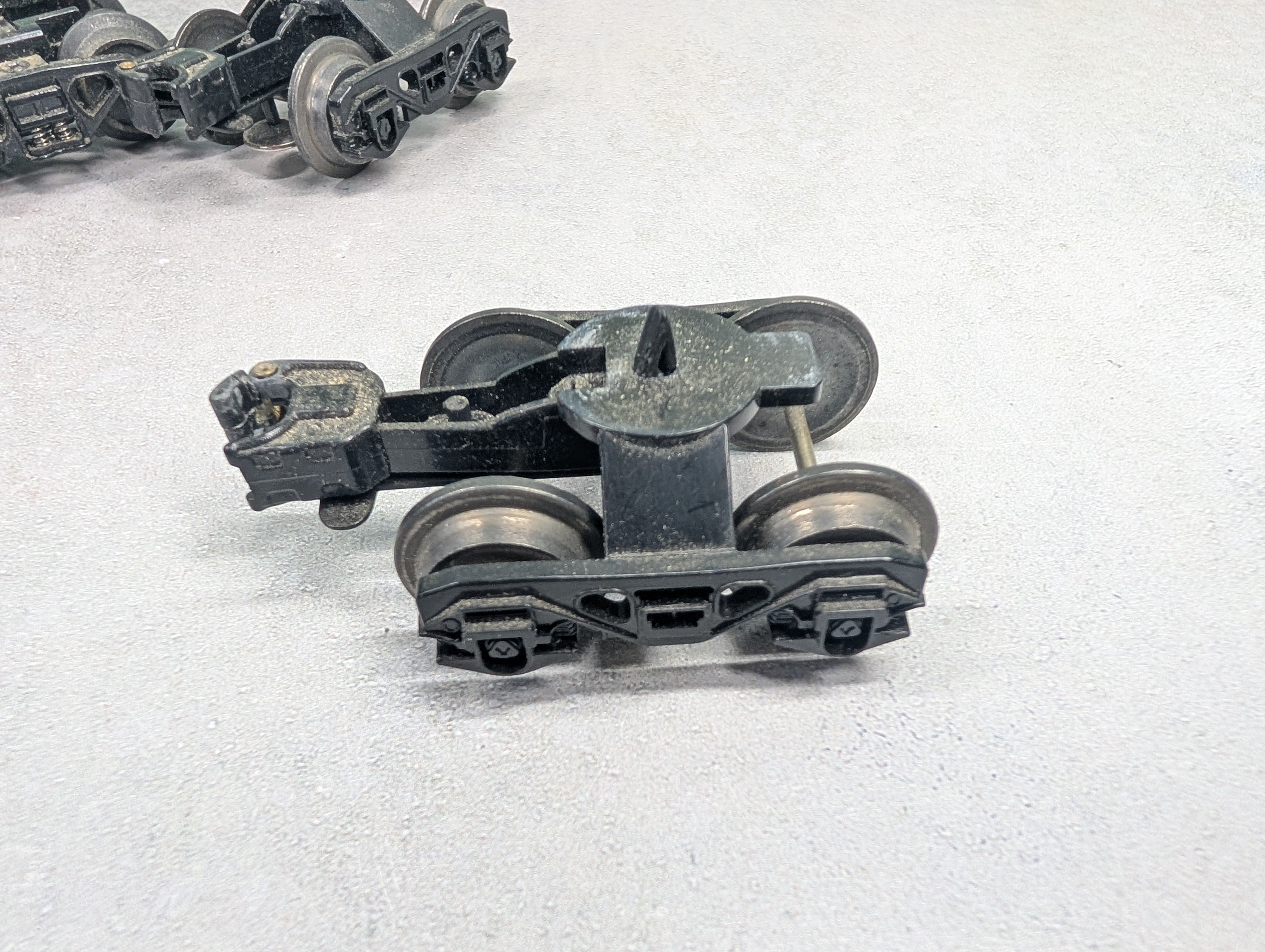 USED O Lot of Trucks & Axels (8 pcs)