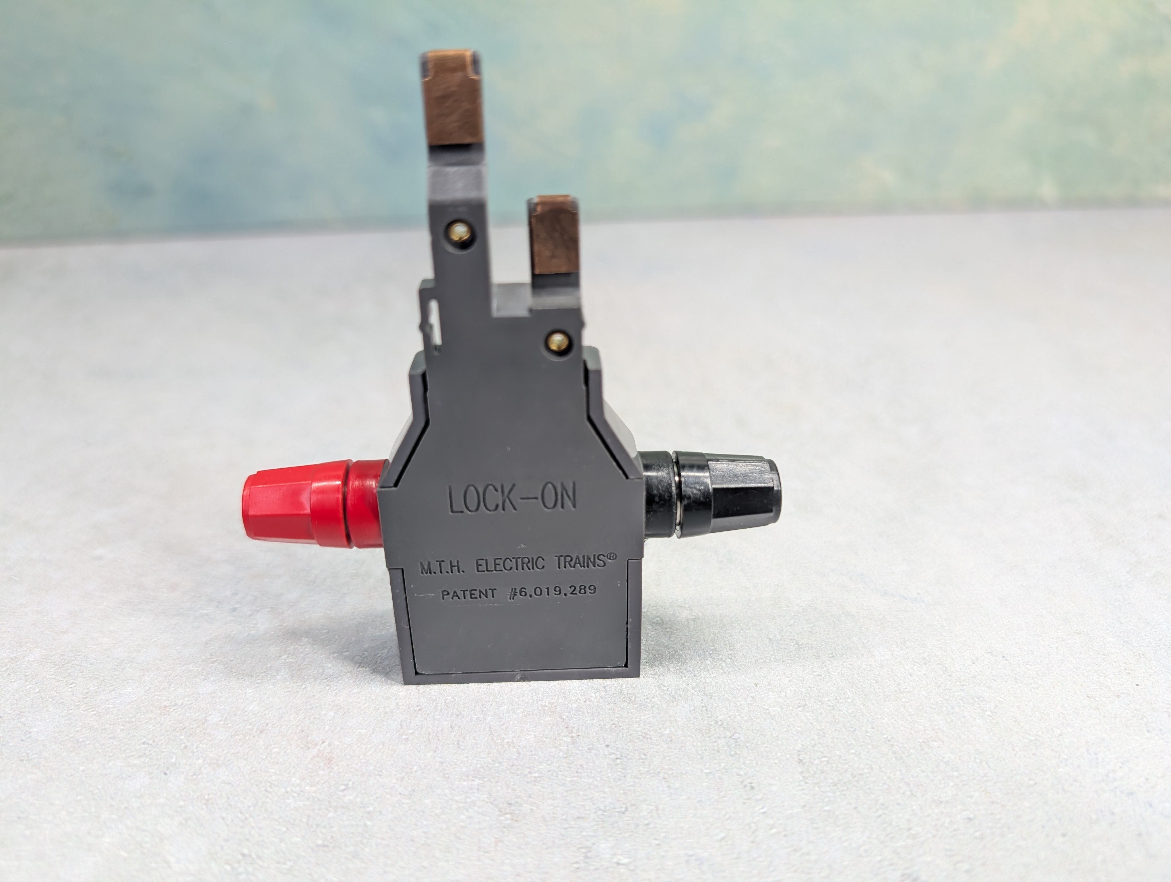 USED MTH O RealTrax Lock-On