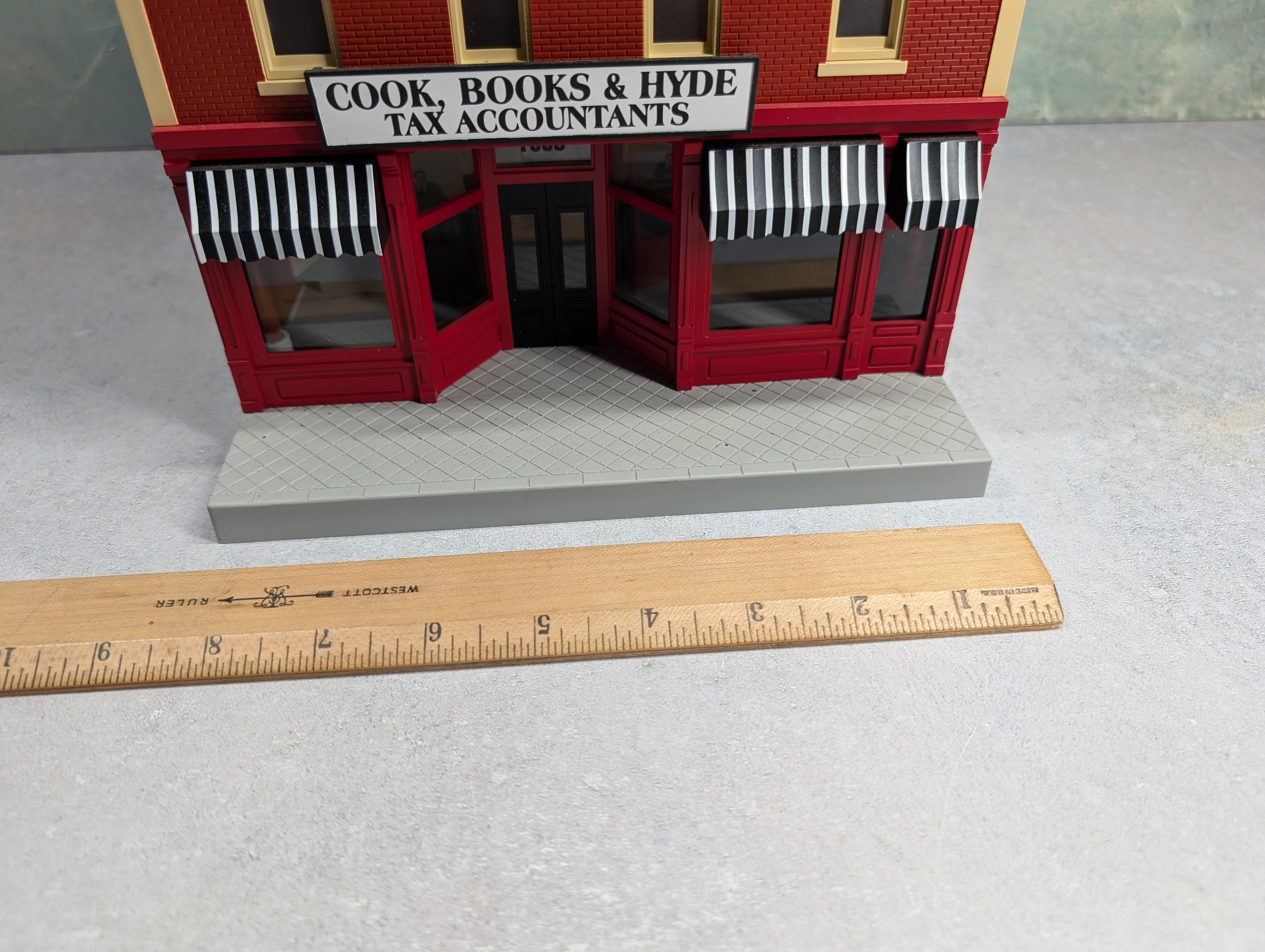 USED MTH O Cook, Books & Hyde Tax Accountants Building