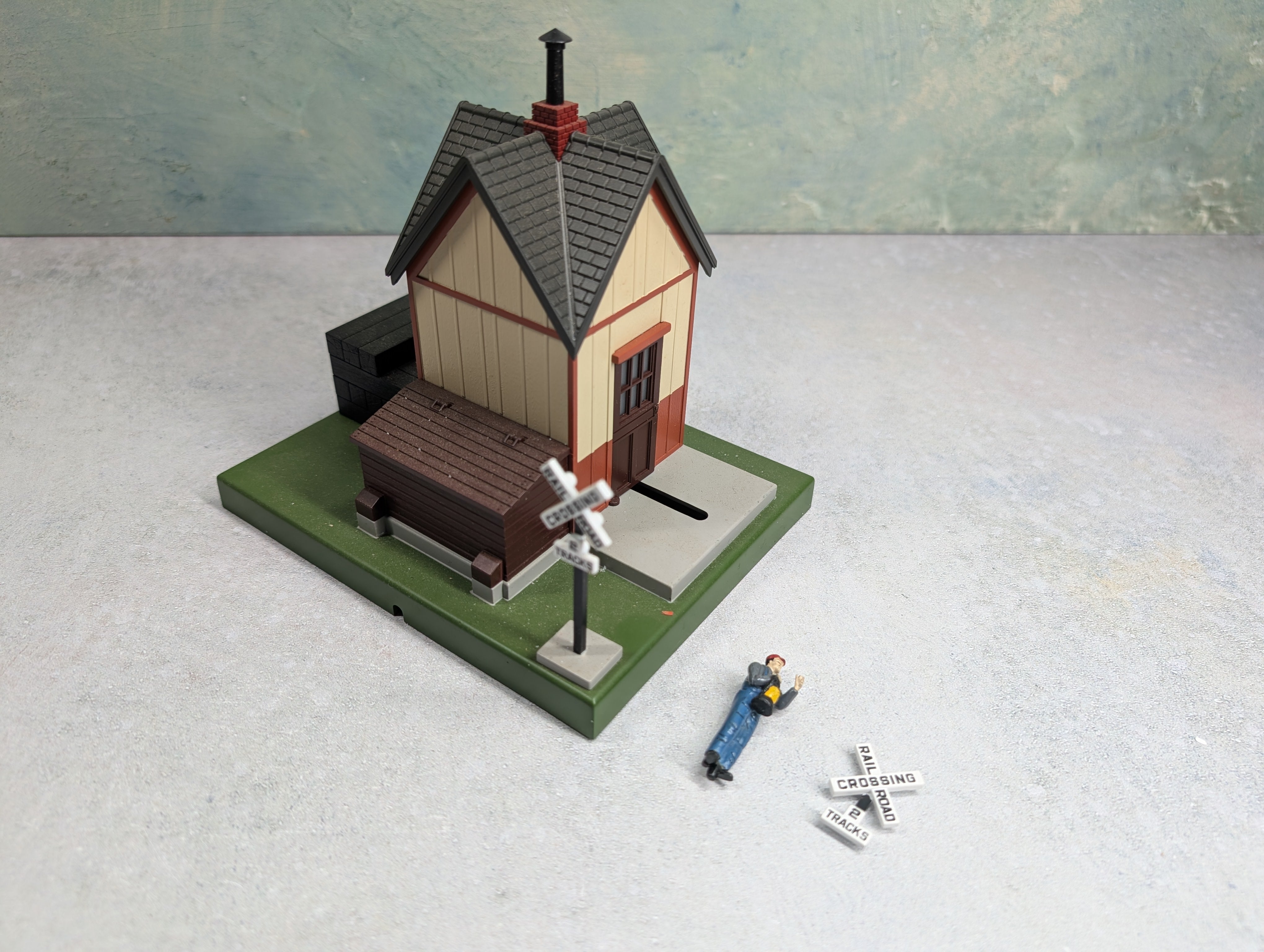 USED MTH O Operating Watchman's Shanty Building