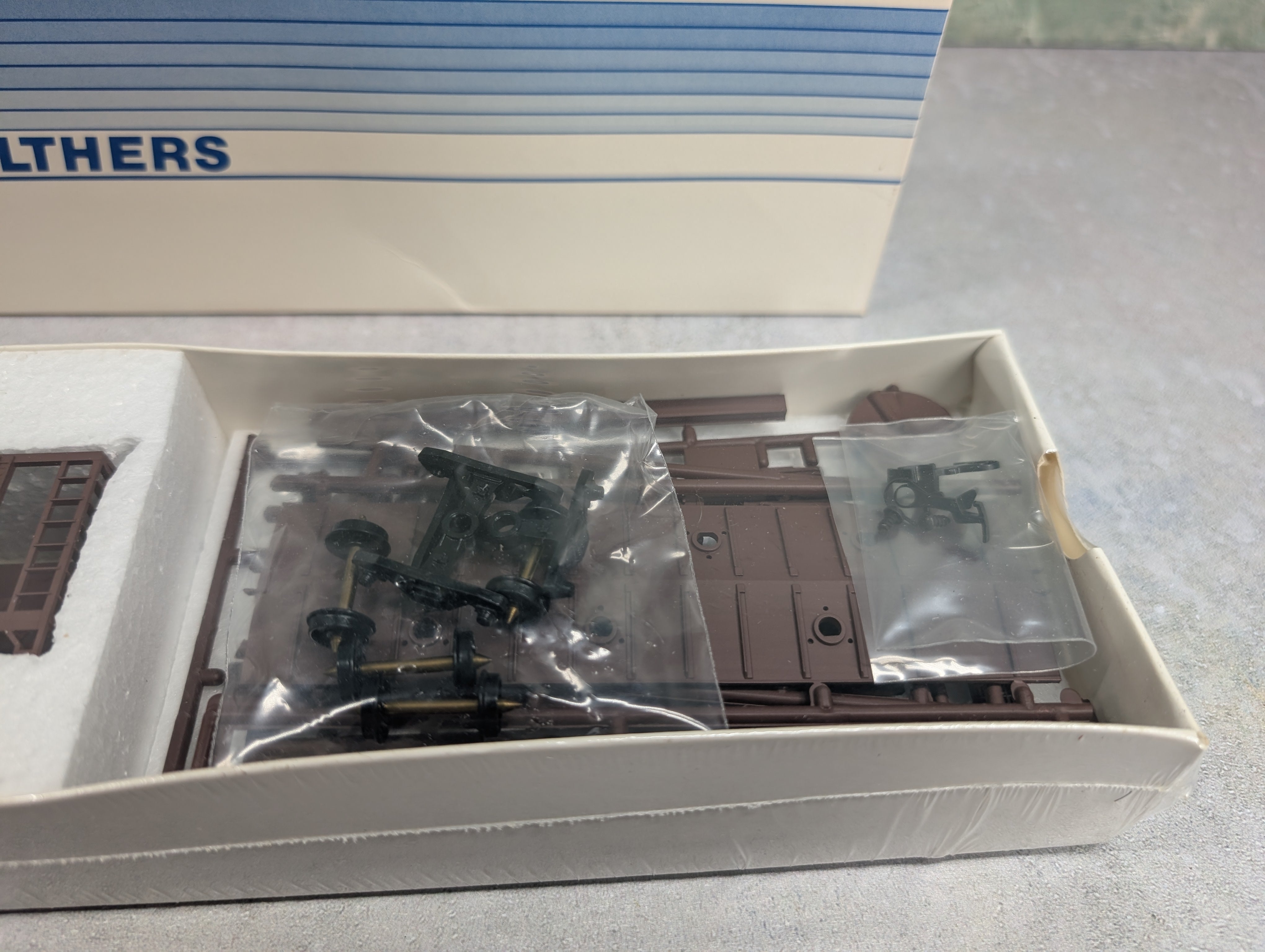 USED Walthers 932-4602 HO Scale Single Bay Airslide Hopper Santa Fe ATSF #310117 KIT