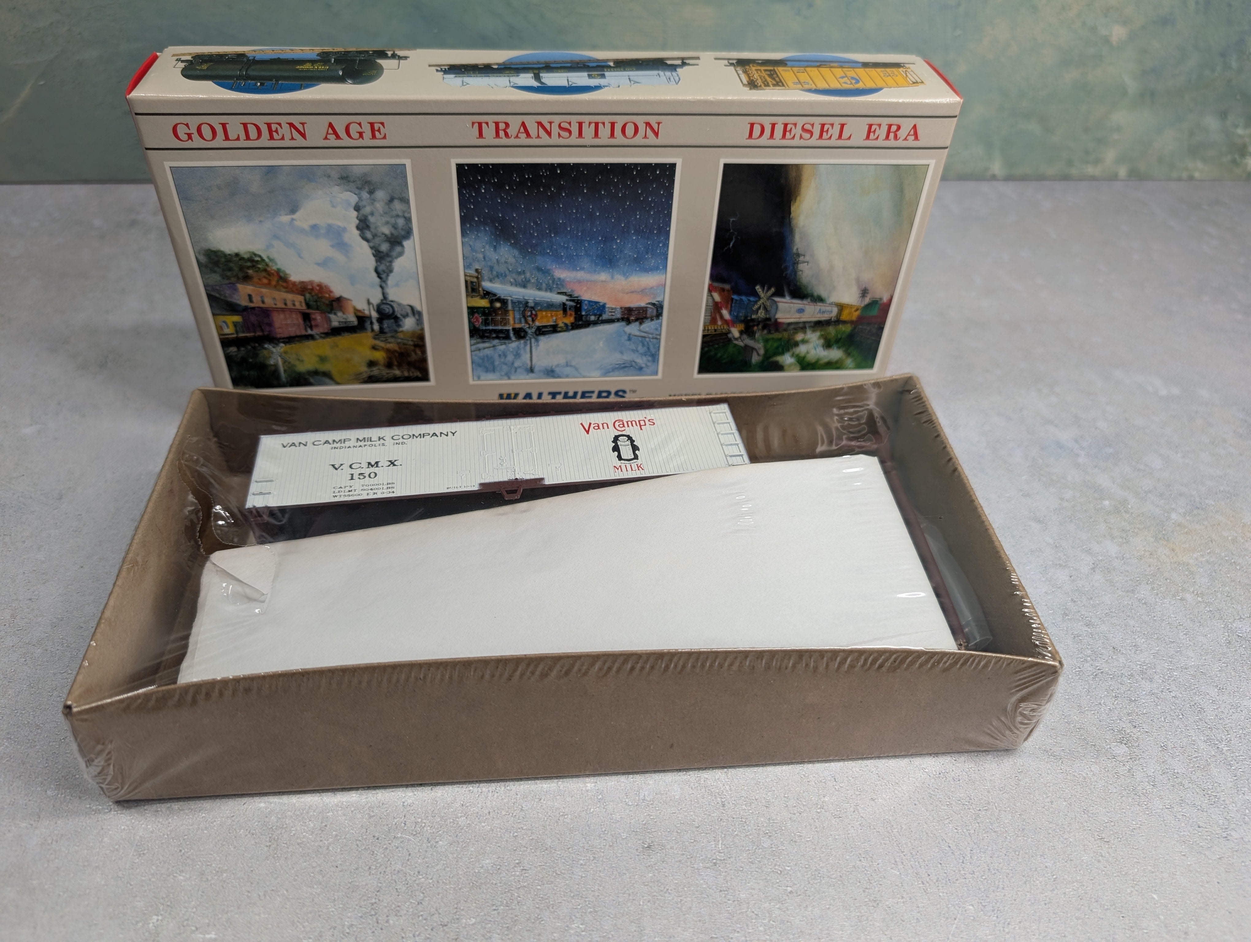 USED Walthers 932-2480 HO Scale 40' Reefer Wood End Van Camp's Milk VCMX #150 KIT