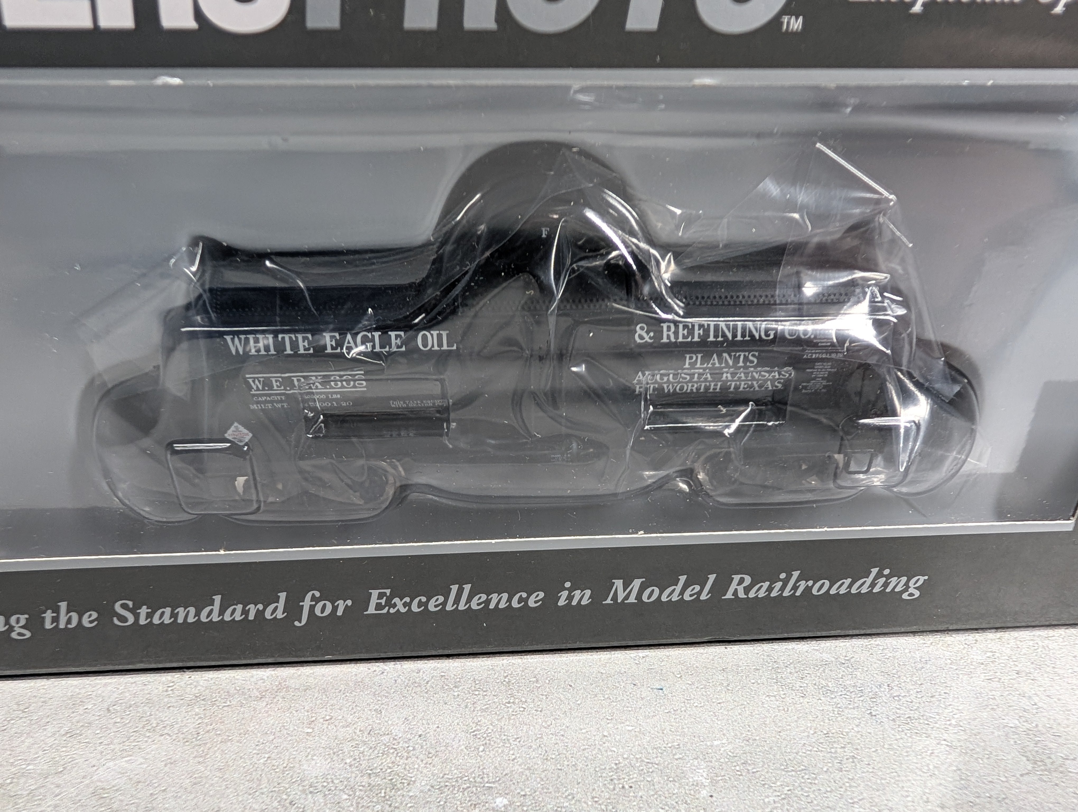 USED WalthersProto 920-100519 HO Scale Type 21 ACF 10K Gal Tank Car White Eagle Oil WEPX #608