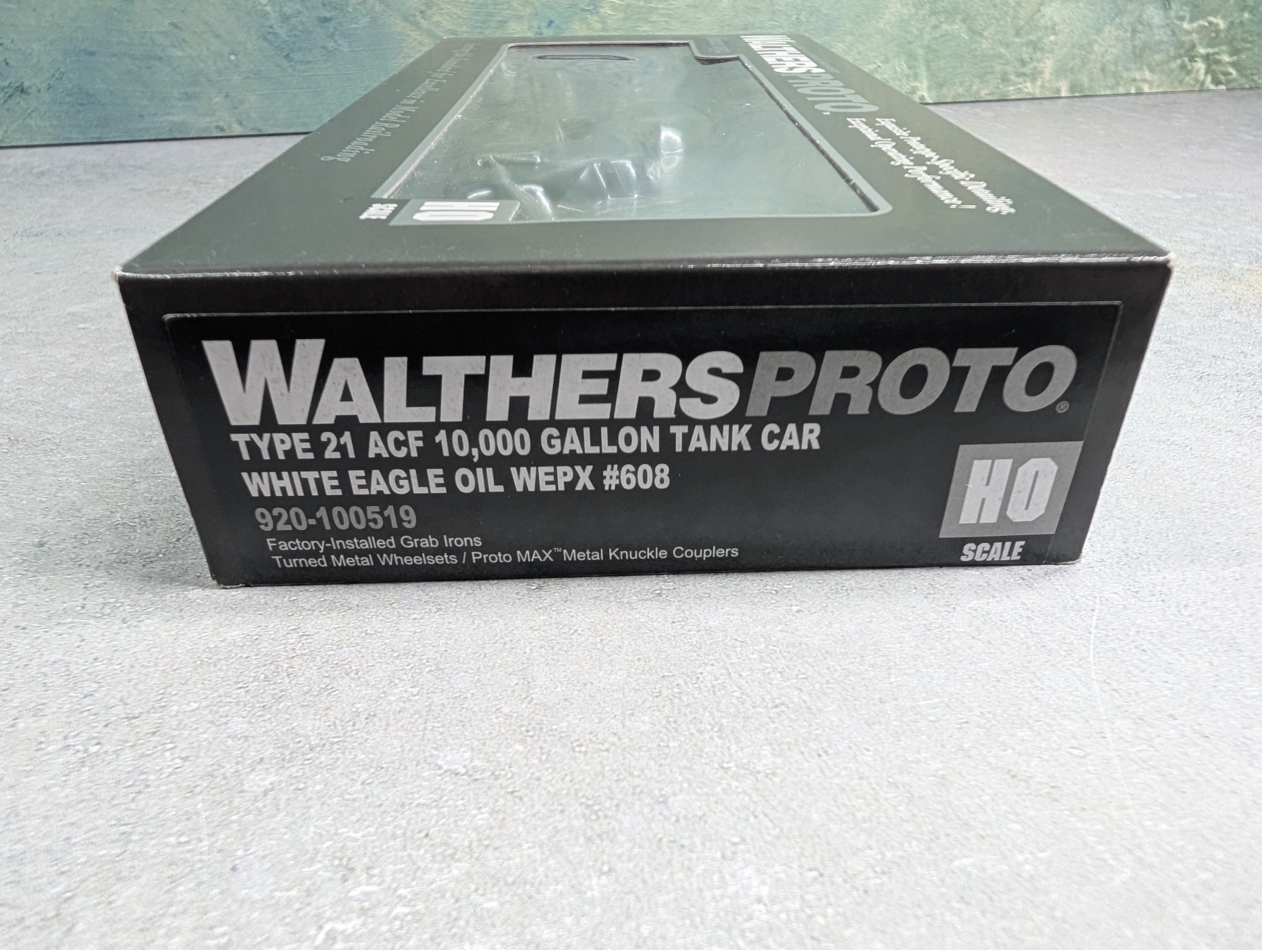 USED WalthersProto 920-100519 HO Scale Type 21 ACF 10K Gal Tank Car White Eagle Oil WEPX #608