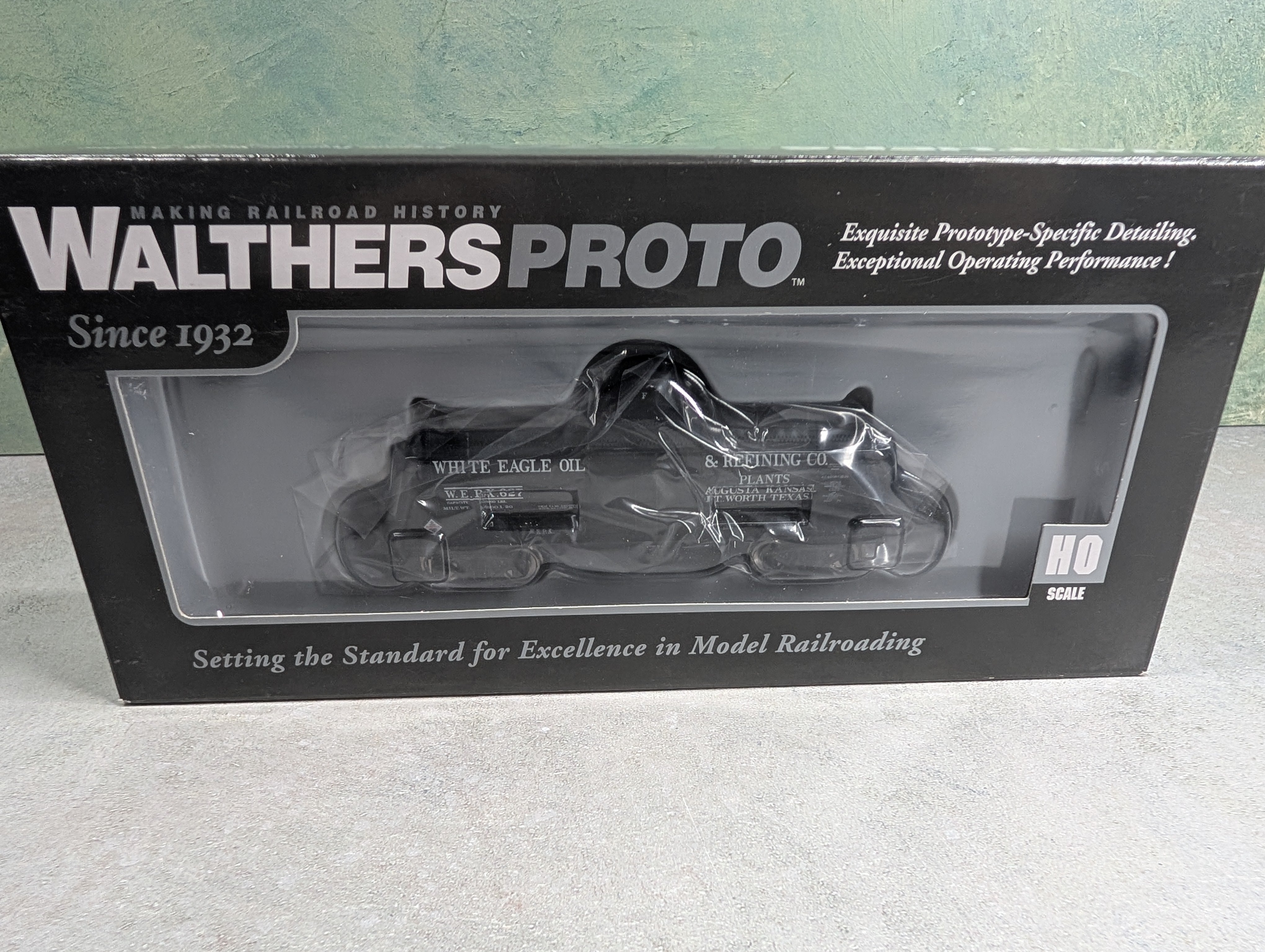 USED WalthersProto 920-100520 HO Scale Type 21 ACF 10K Gal Tank Car White Eagle Oil WEPX #627