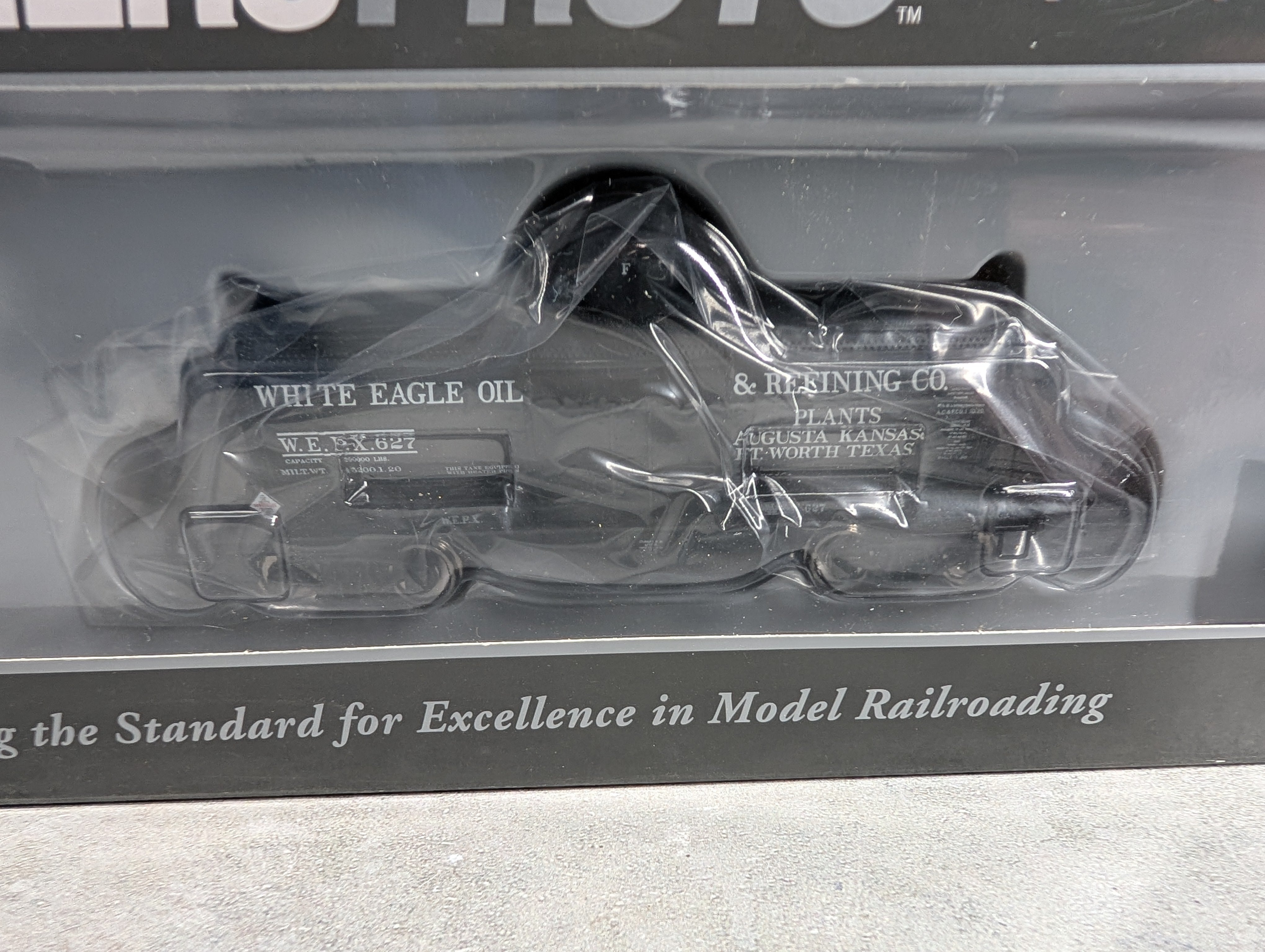 USED WalthersProto 920-100520 HO Scale Type 21 ACF 10K Gal Tank Car White Eagle Oil WEPX #627
