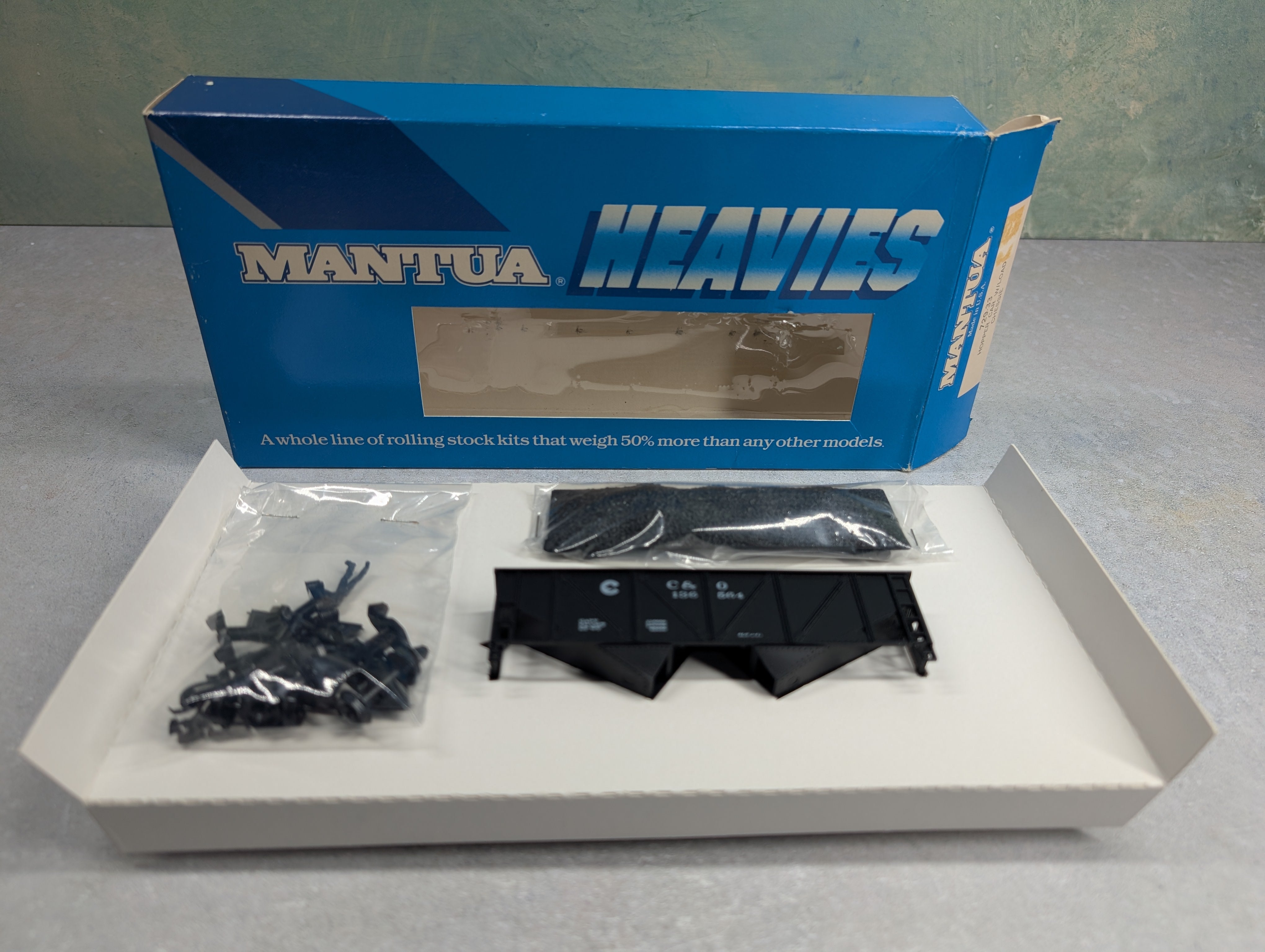 USED Mantua 729-33 HO Scale 2 Bay Hopper Chessie C&O #136564 KIT