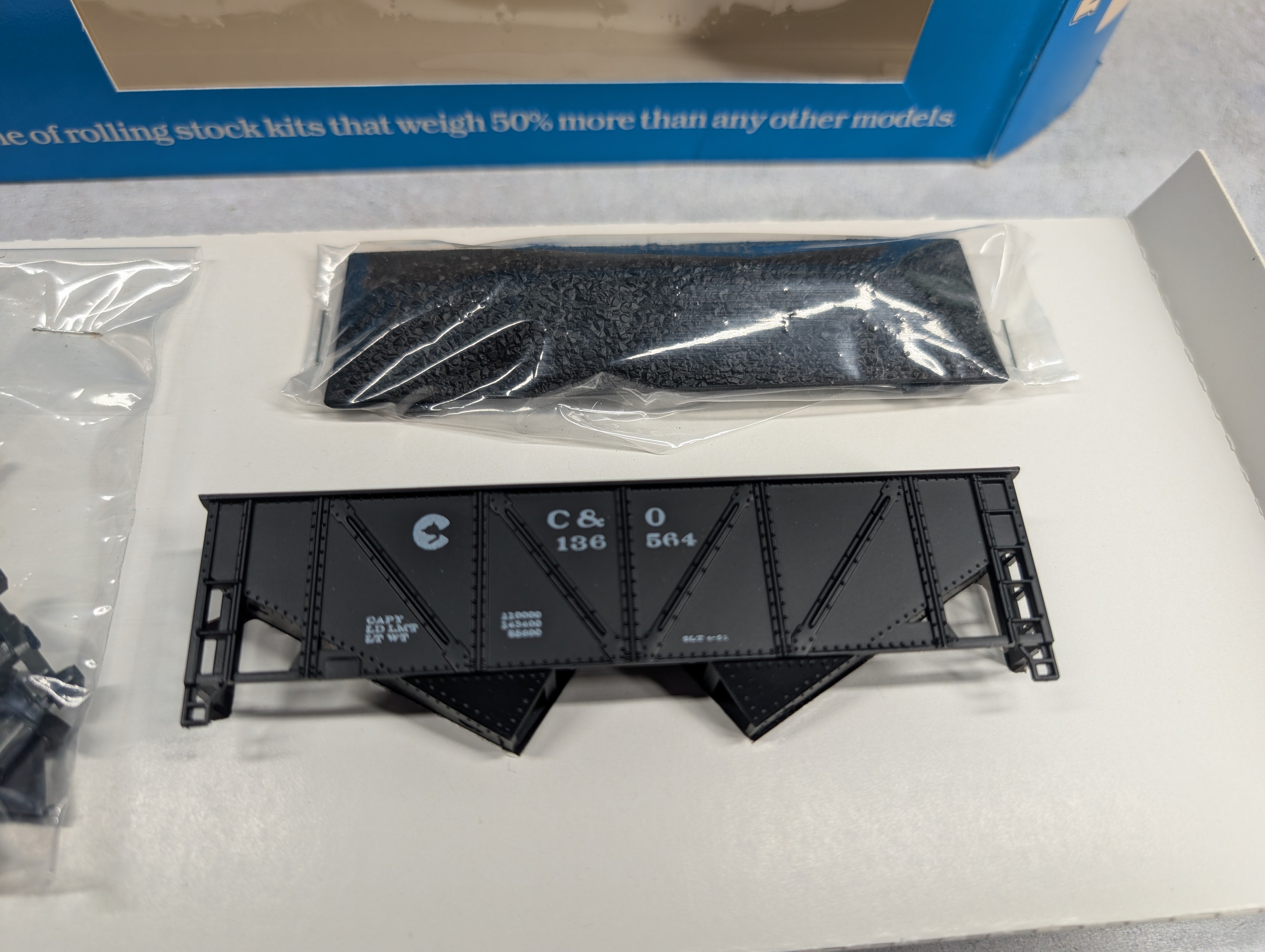 USED Mantua 729-33 HO Scale 2 Bay Hopper Chessie C&O #136564 KIT