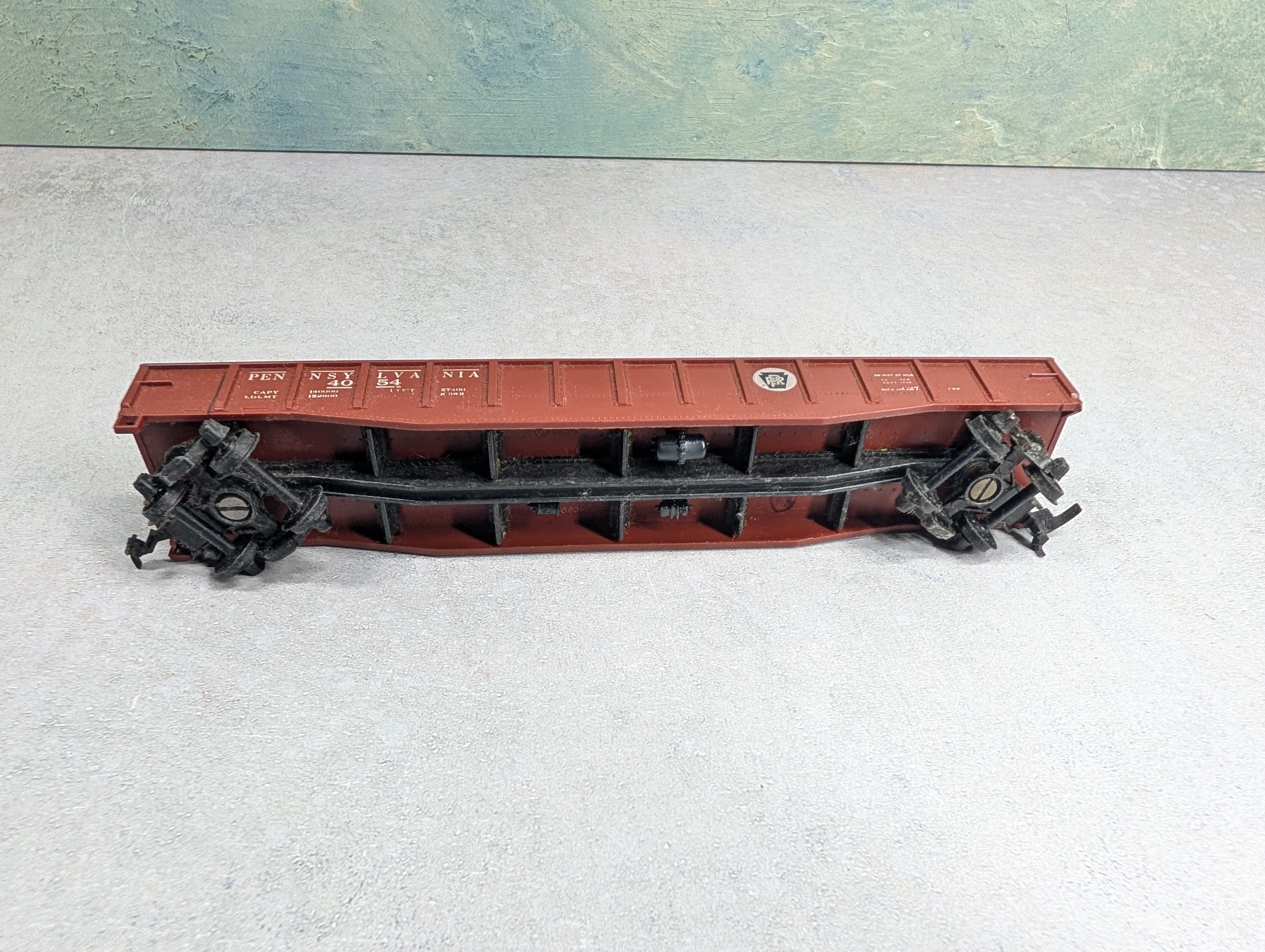 USED Revell HO Scale Gondola w/ Wood Load Pennsylvania #4054
