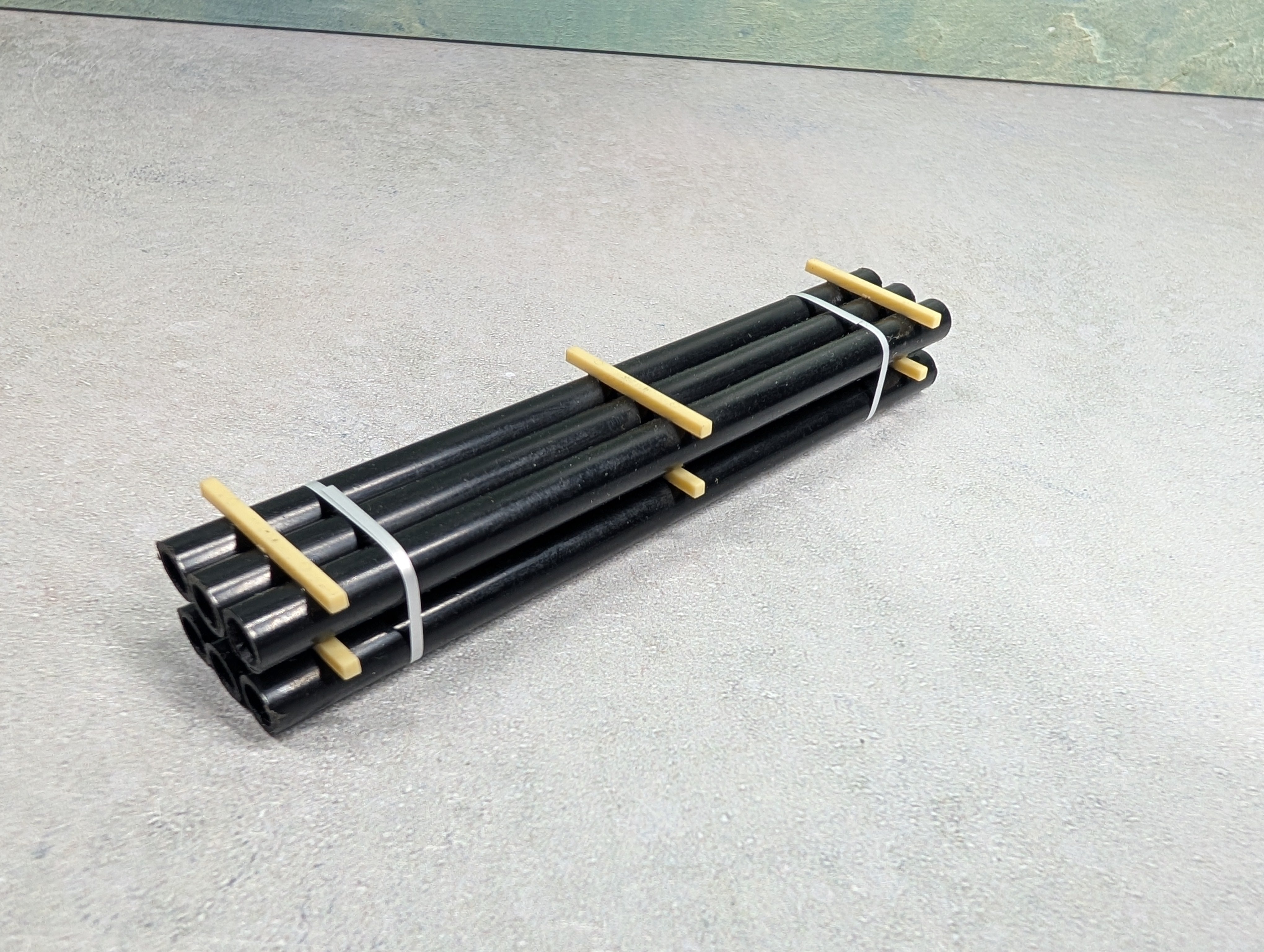 USED HO Scale Black Pipe Load