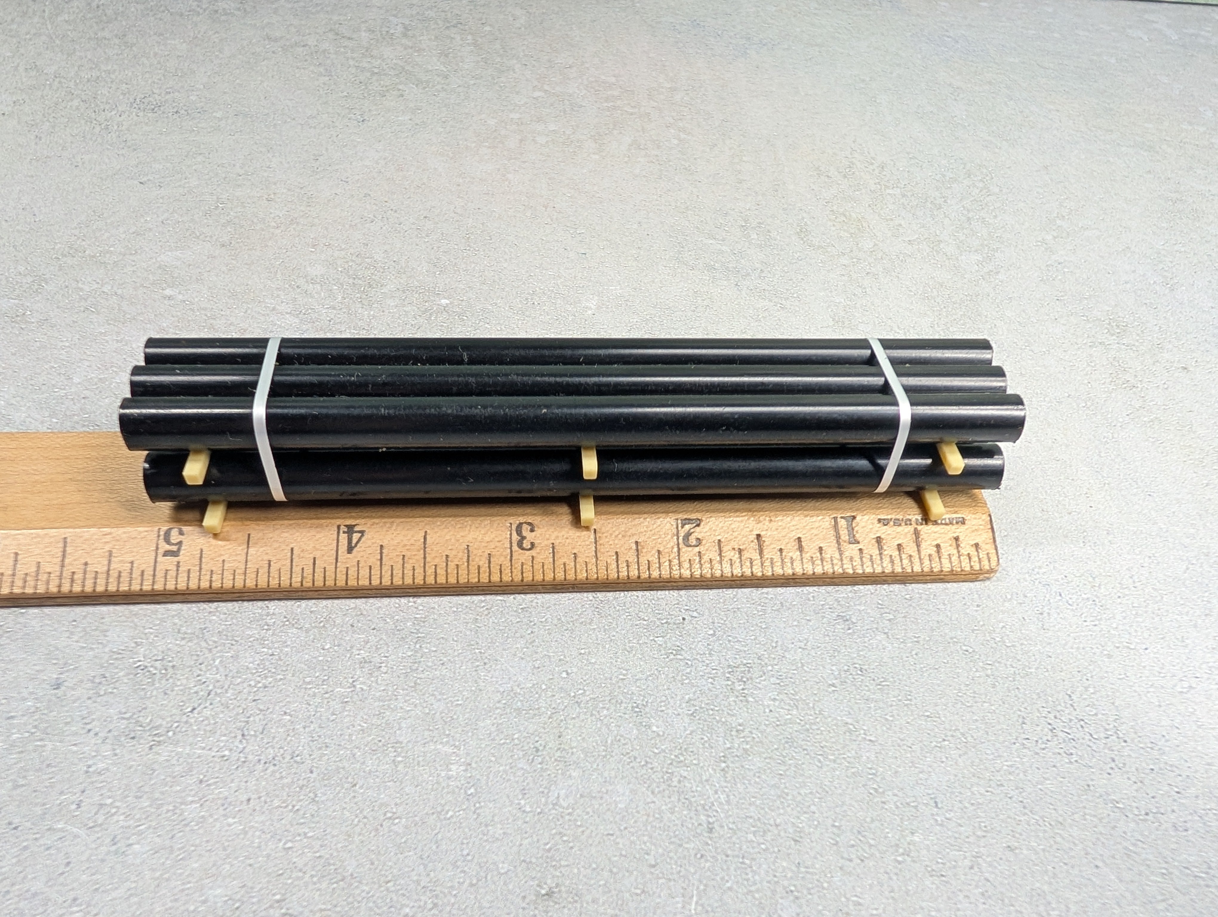 USED HO Scale Black Pipe Load