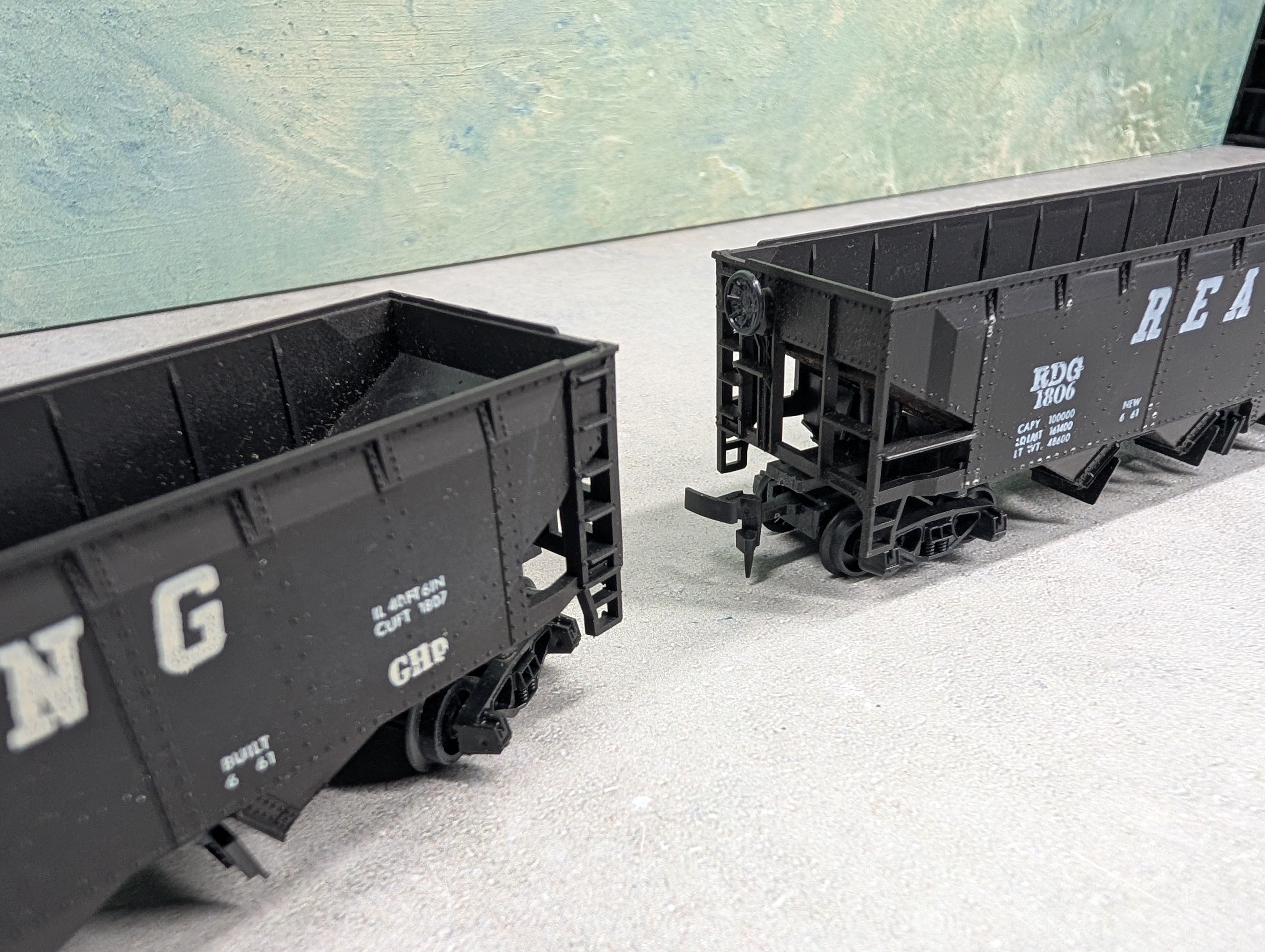 USED AHM HO Scale Lot of Operating Hoppers Reading RDG #1806