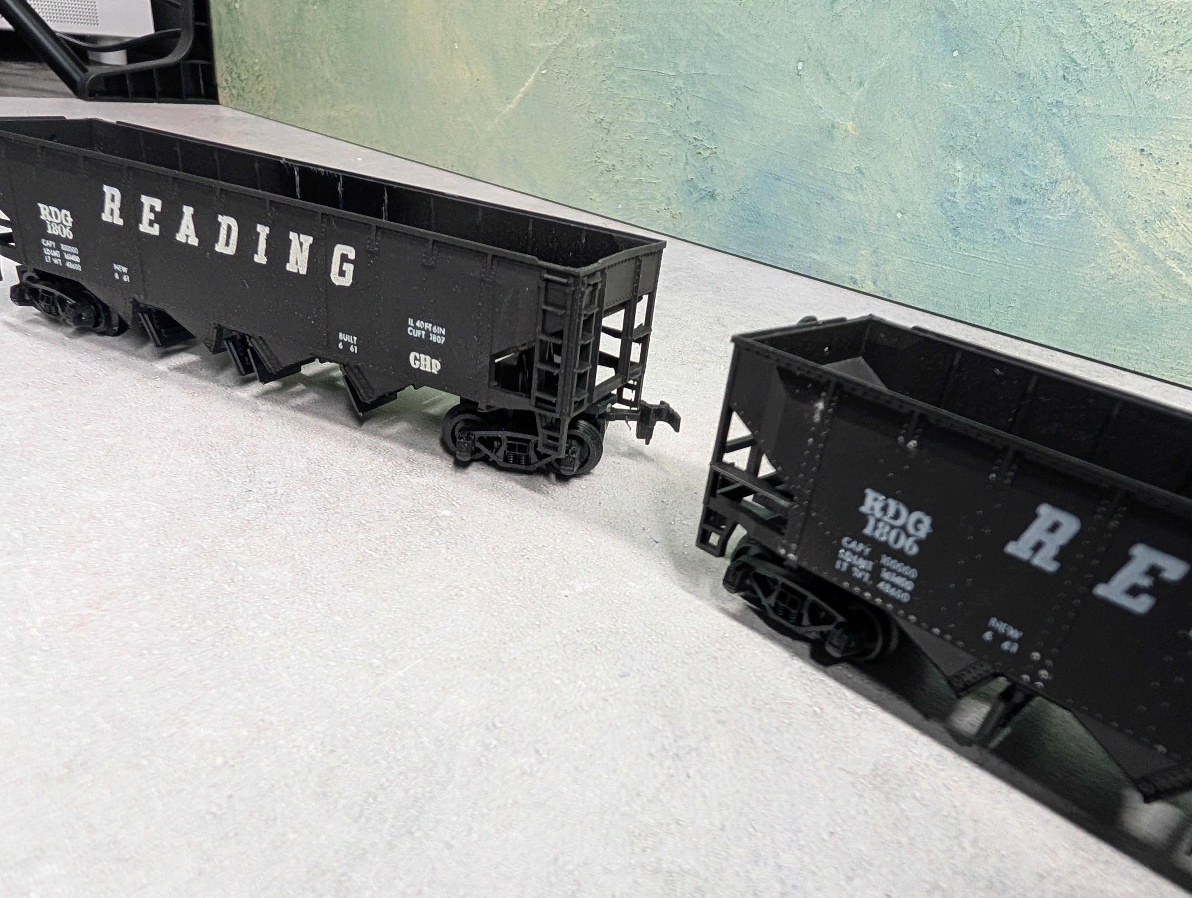 USED AHM HO Scale Lot of Operating Hoppers Reading RDG #1806