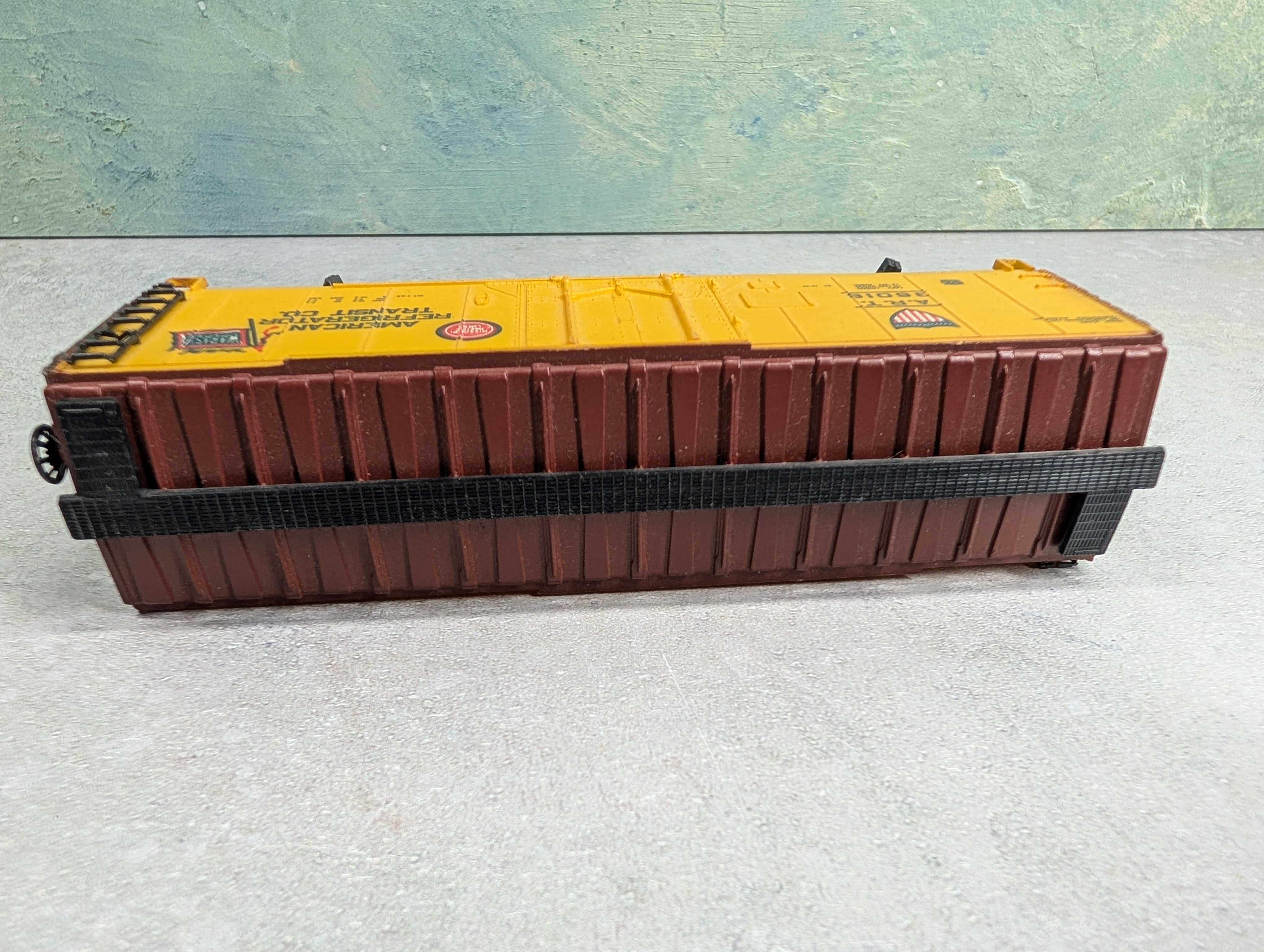 USED AHM HO Scale 40' Box Car American Refrigerator Transit ART #36016