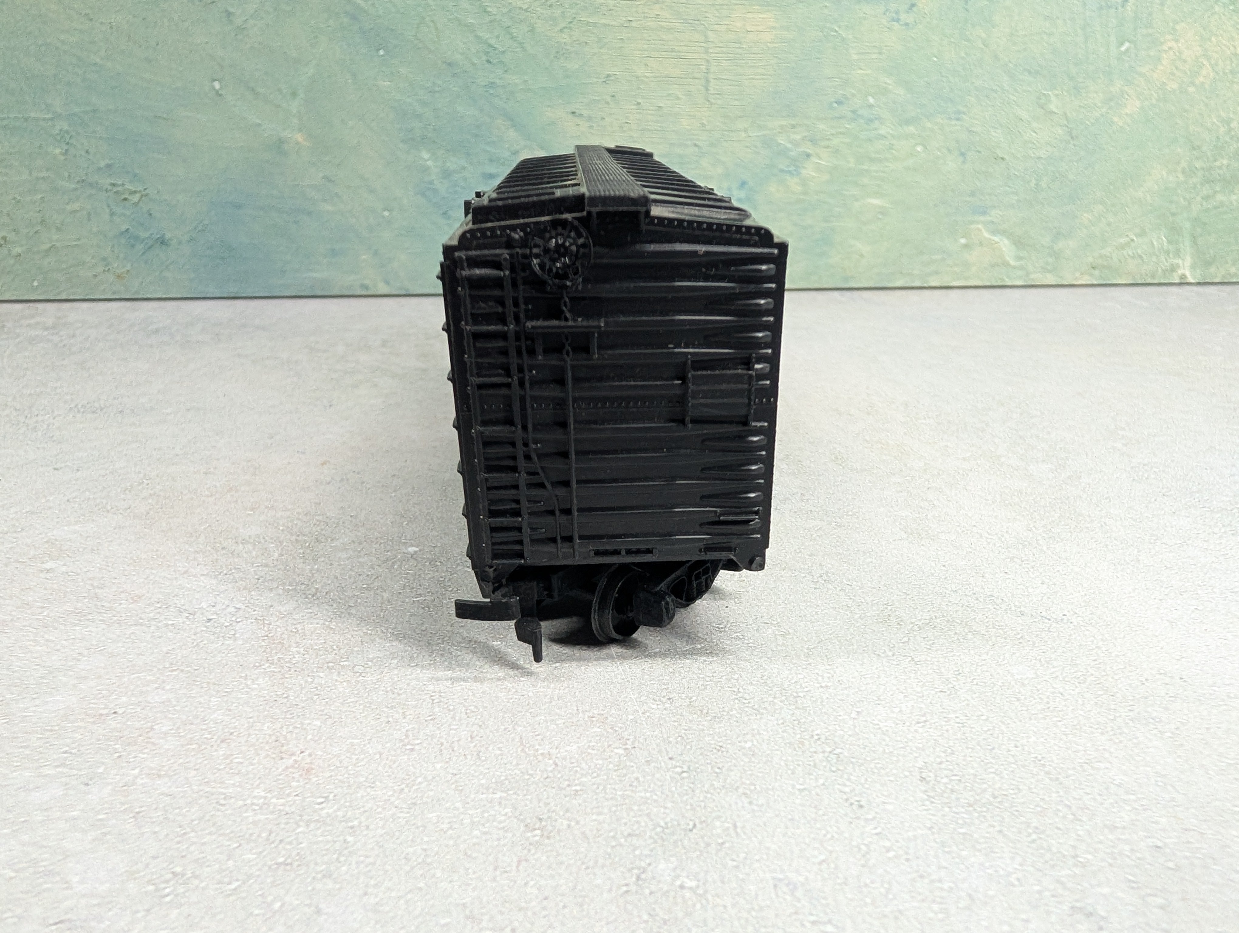 USED HO Scale 40' Box Car New Haven NH #32957