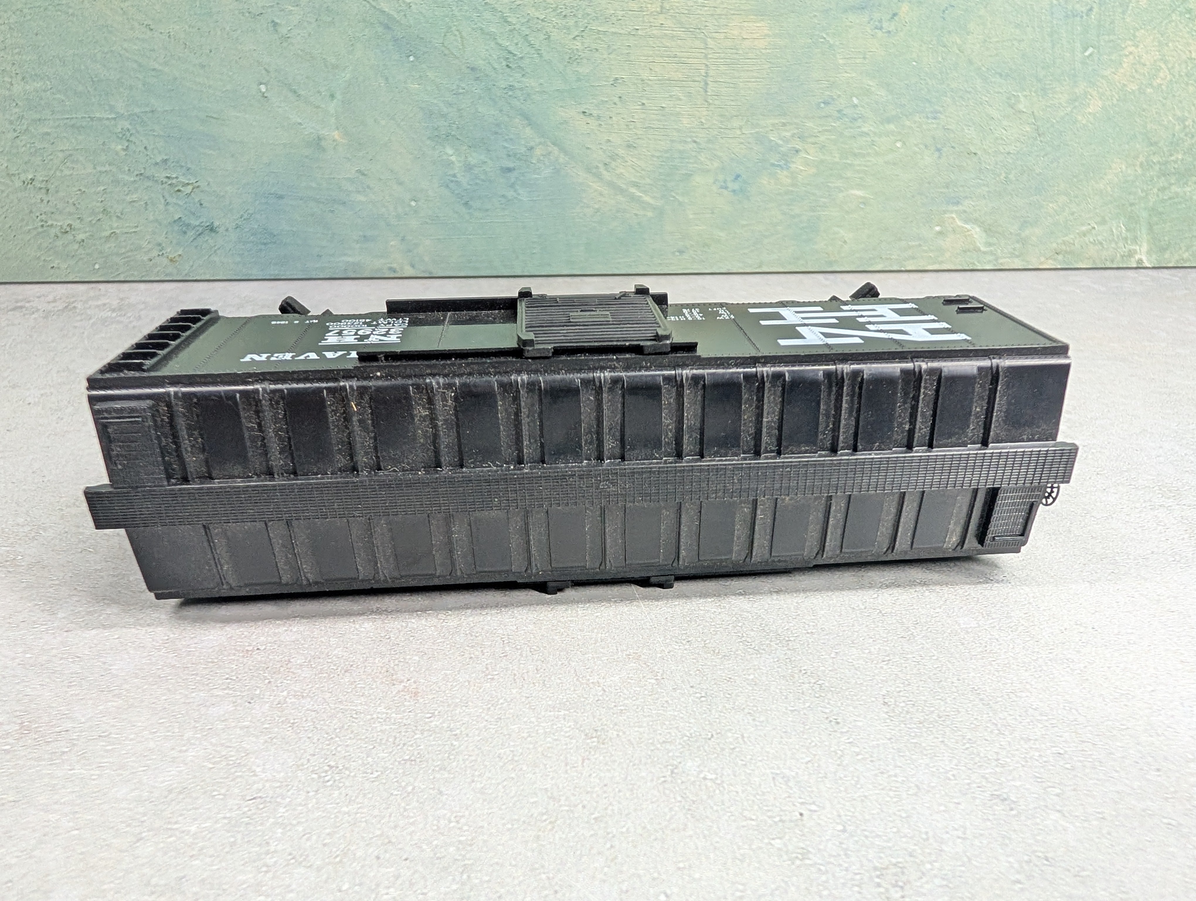 USED HO Scale 40' Box Car New Haven NH #32957