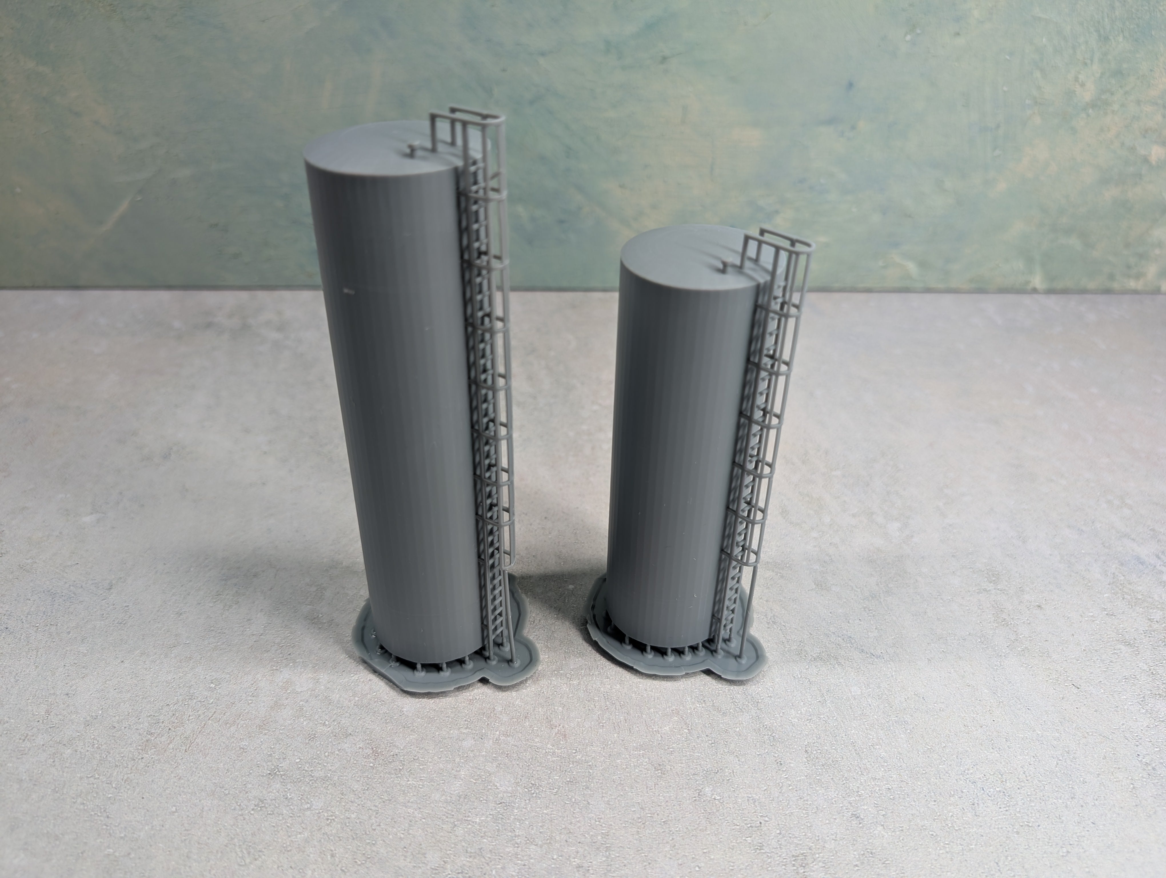 Whistle Stop Models HO7005 HO Scale Set of Large Tanks w/ Ladders, Resin 3D Printed, Highly Detailed