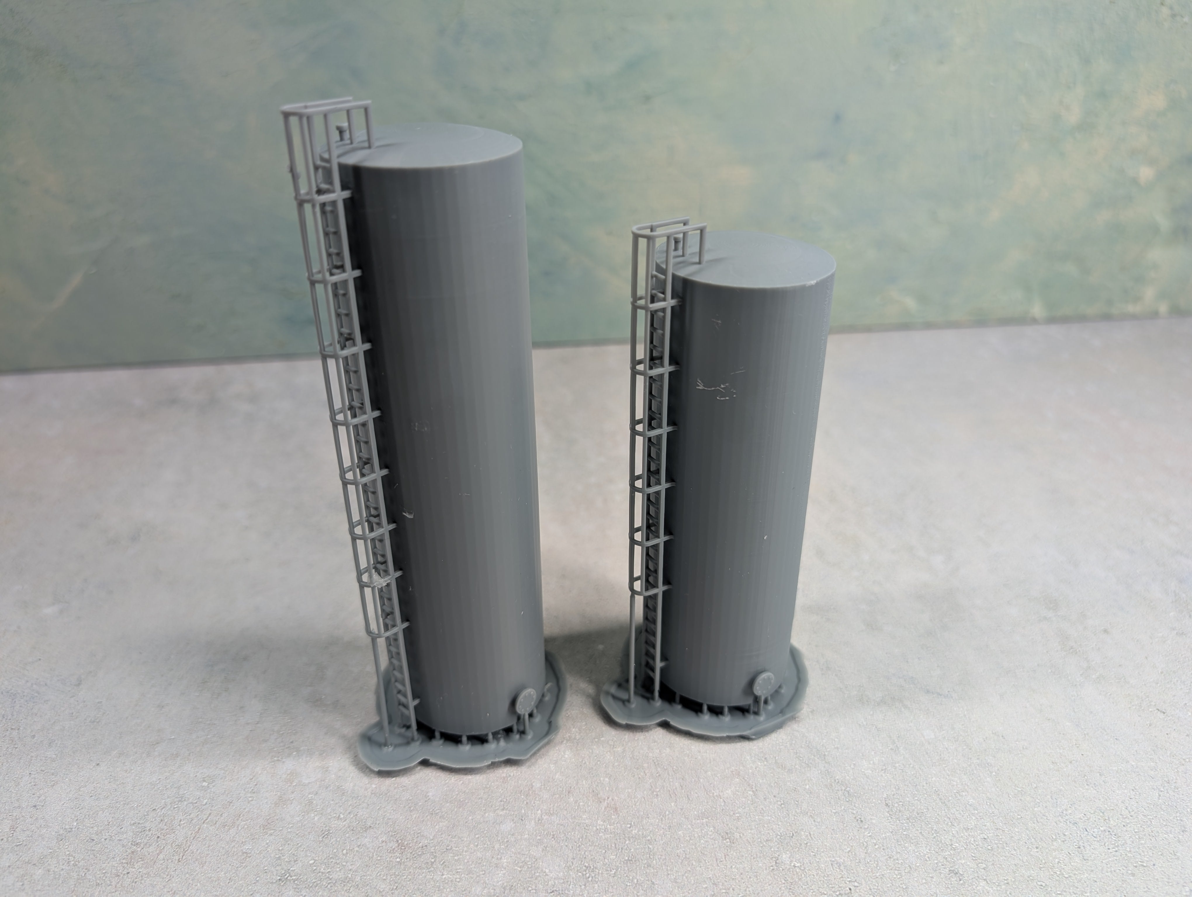 Whistle Stop Models HO7005 HO Scale Set of Large Tanks w/ Ladders, Resin 3D Printed, Highly Detailed
