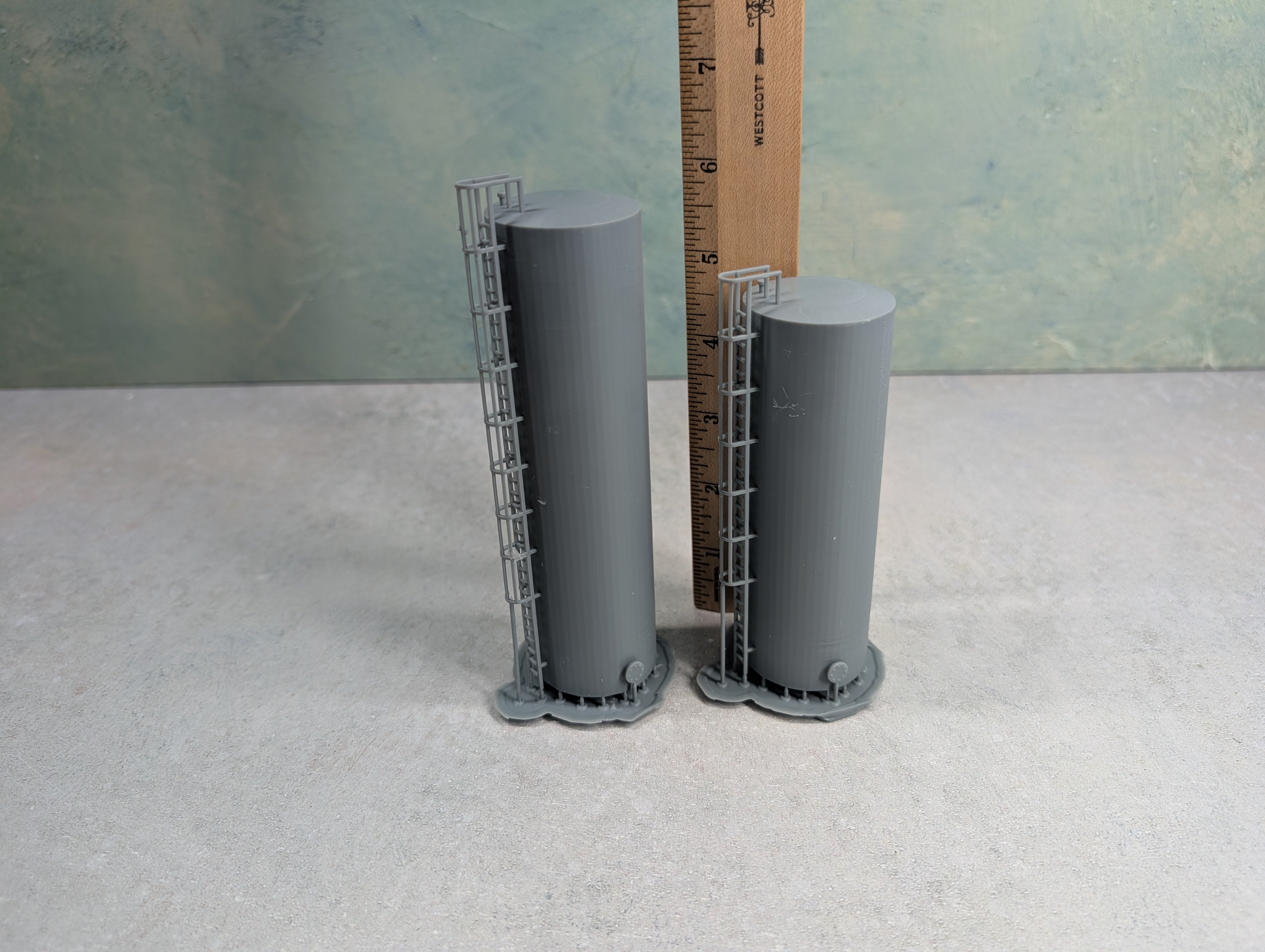 Whistle Stop Models HO7005 HO Scale Set of Large Tanks w/ Ladders, Resin 3D Printed, Highly Detailed