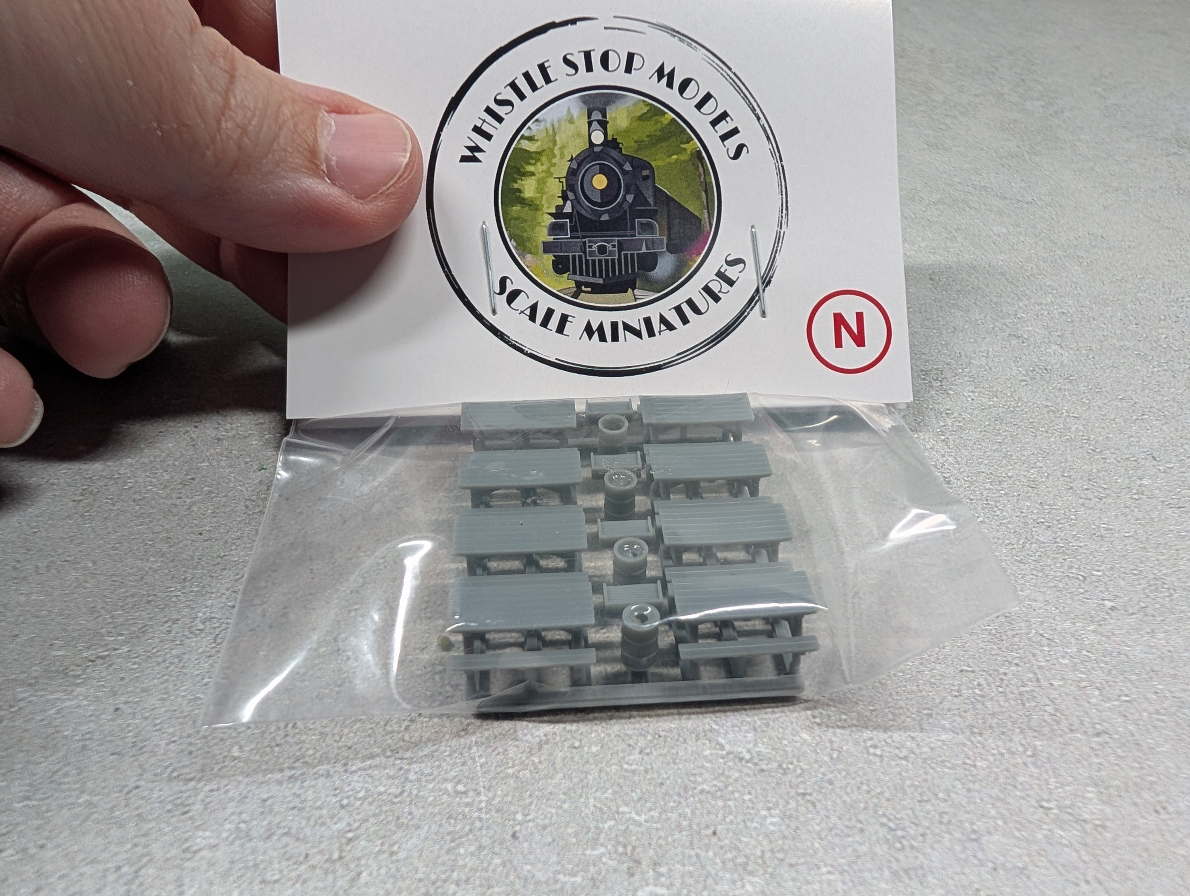 Whistle Stop Models N1024 N Scale Picnic Table and Grills, Resin 3D Printed, Highly Detailed