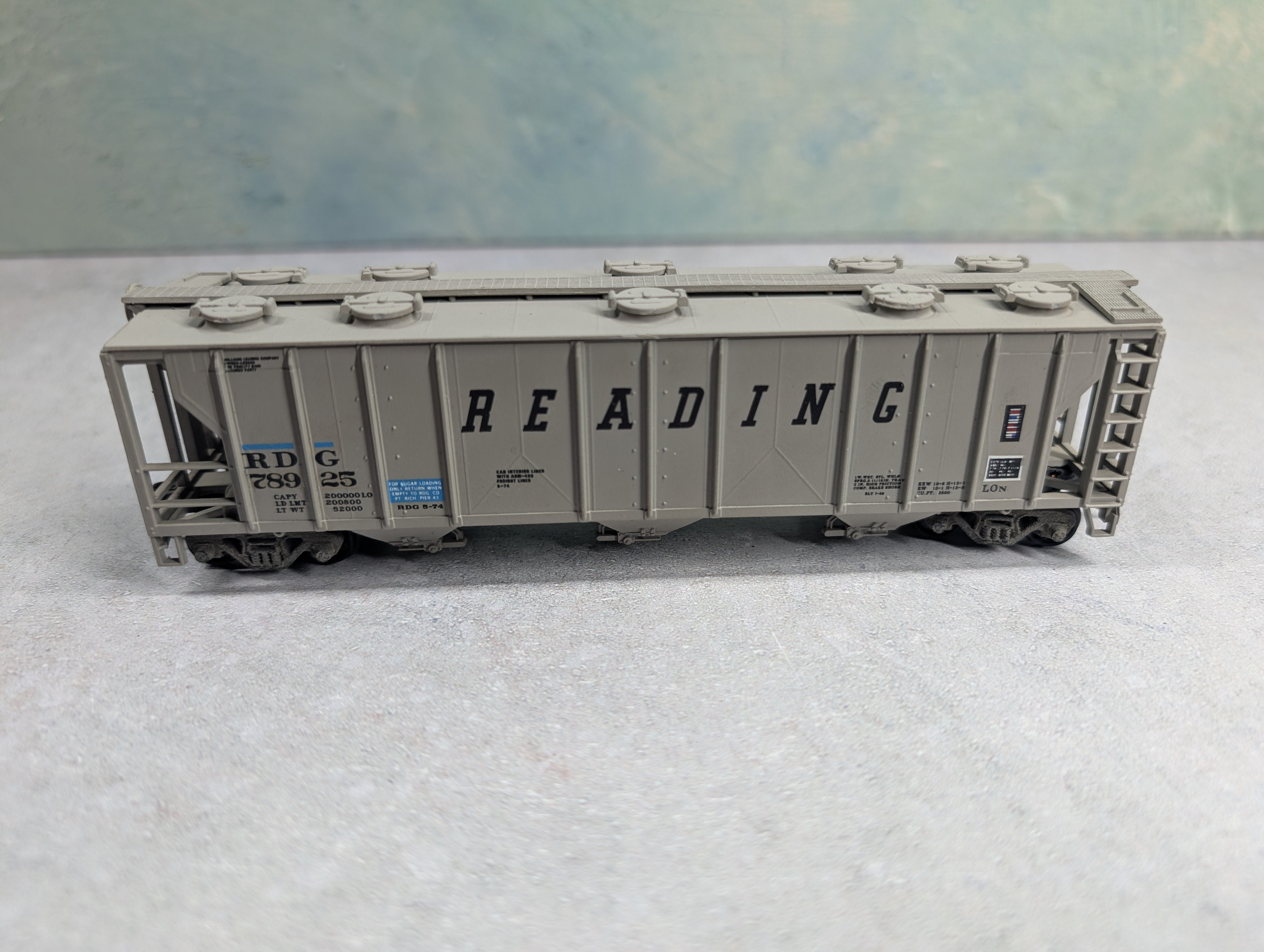 USED E&B VALLEY HO Scale PS-2 Covered Hopper, Robins Rails/Bev-Bel Reading RDG #78925